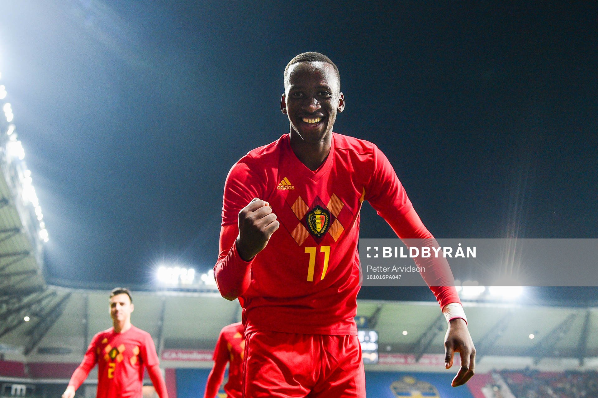 Dodi Lukabakio celebrates