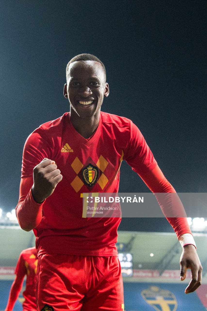 Dodi Lukabakio of Belgium celebrates