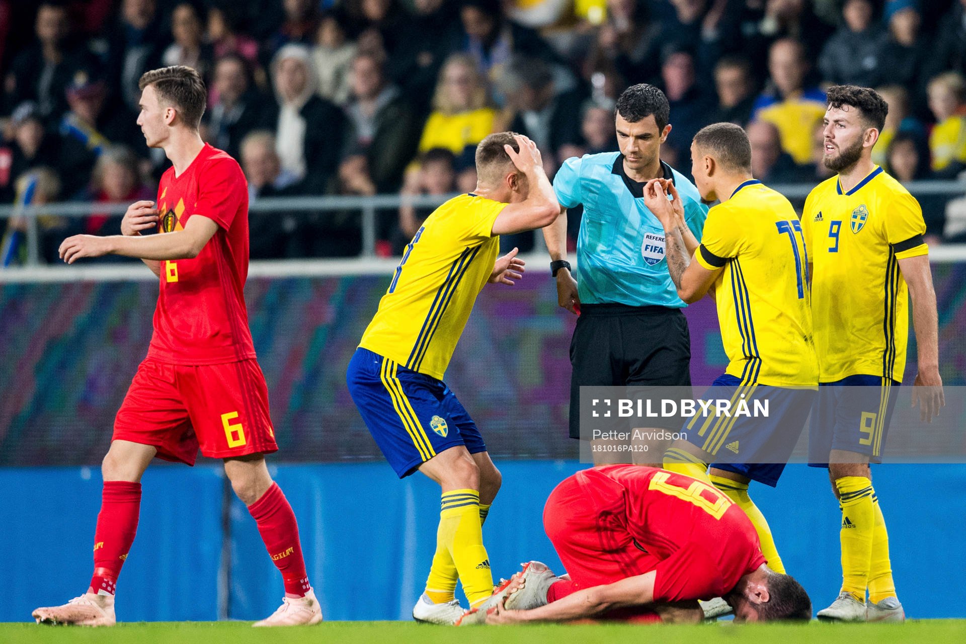 The players of Sweden reacts against referee Frank Schneider