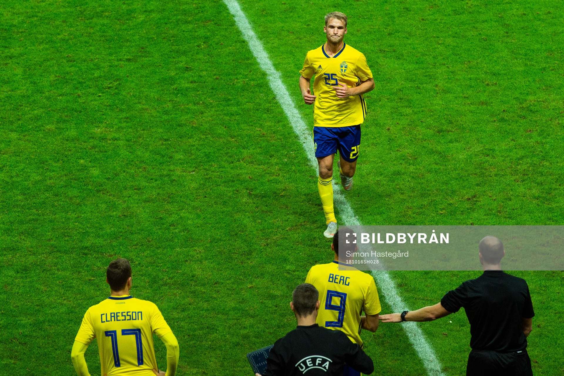 Sebastian Andersson swaps with Marcus Berg of Sweden