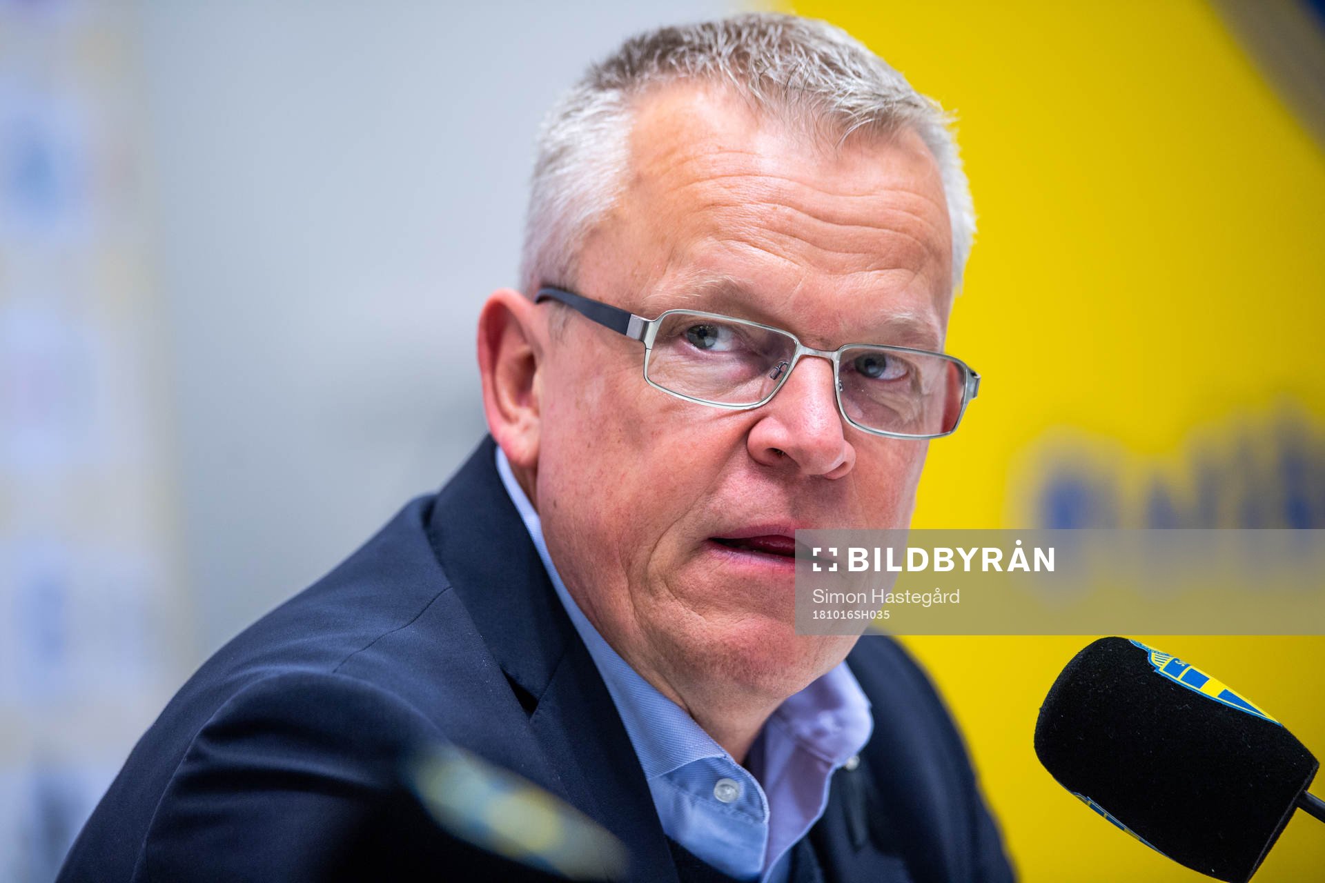 head coach Janne Andersson of Sweden