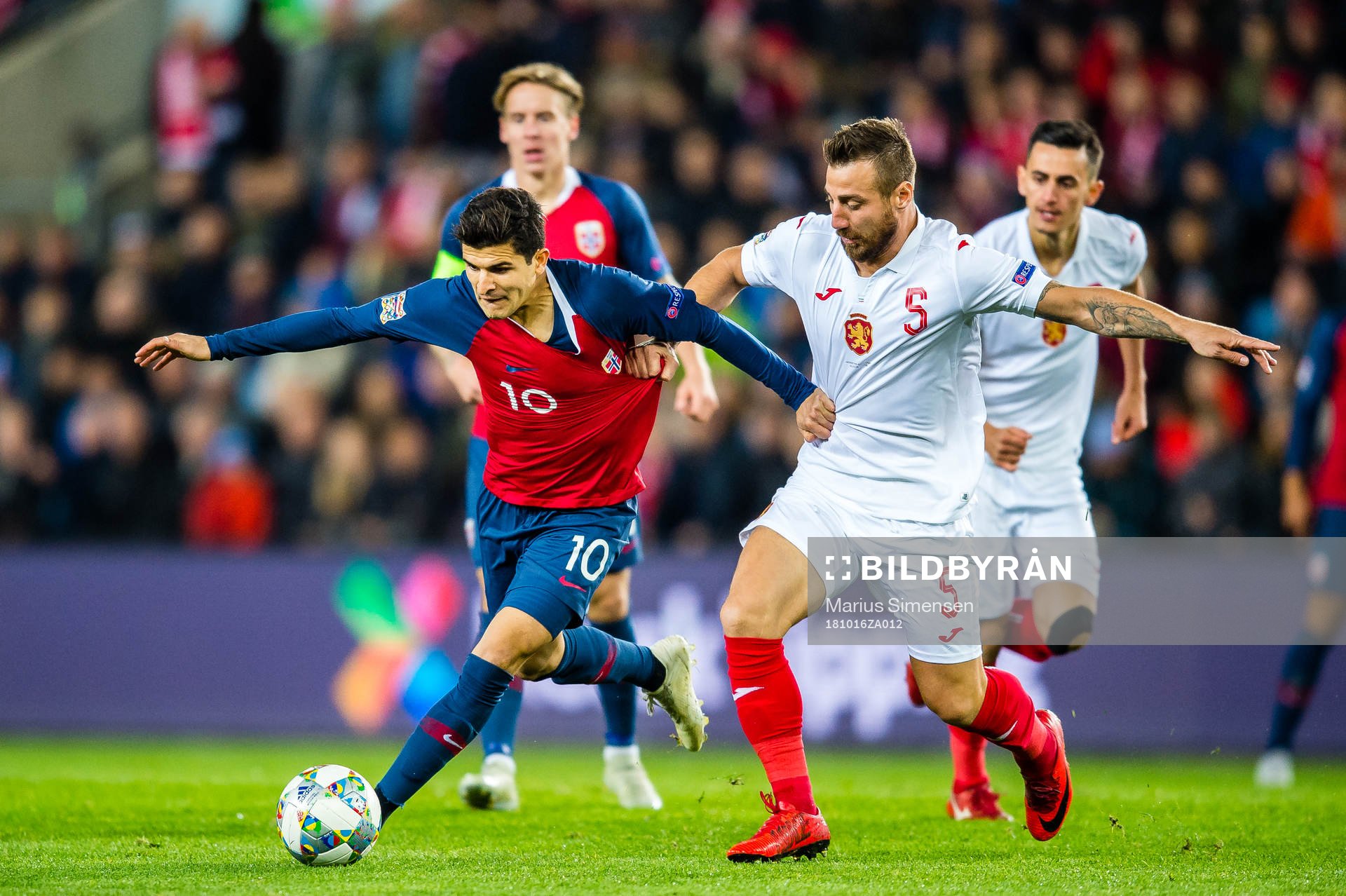 Tarik Elyounoussi of Norway and Nikolay Bodurov of Bulgaria