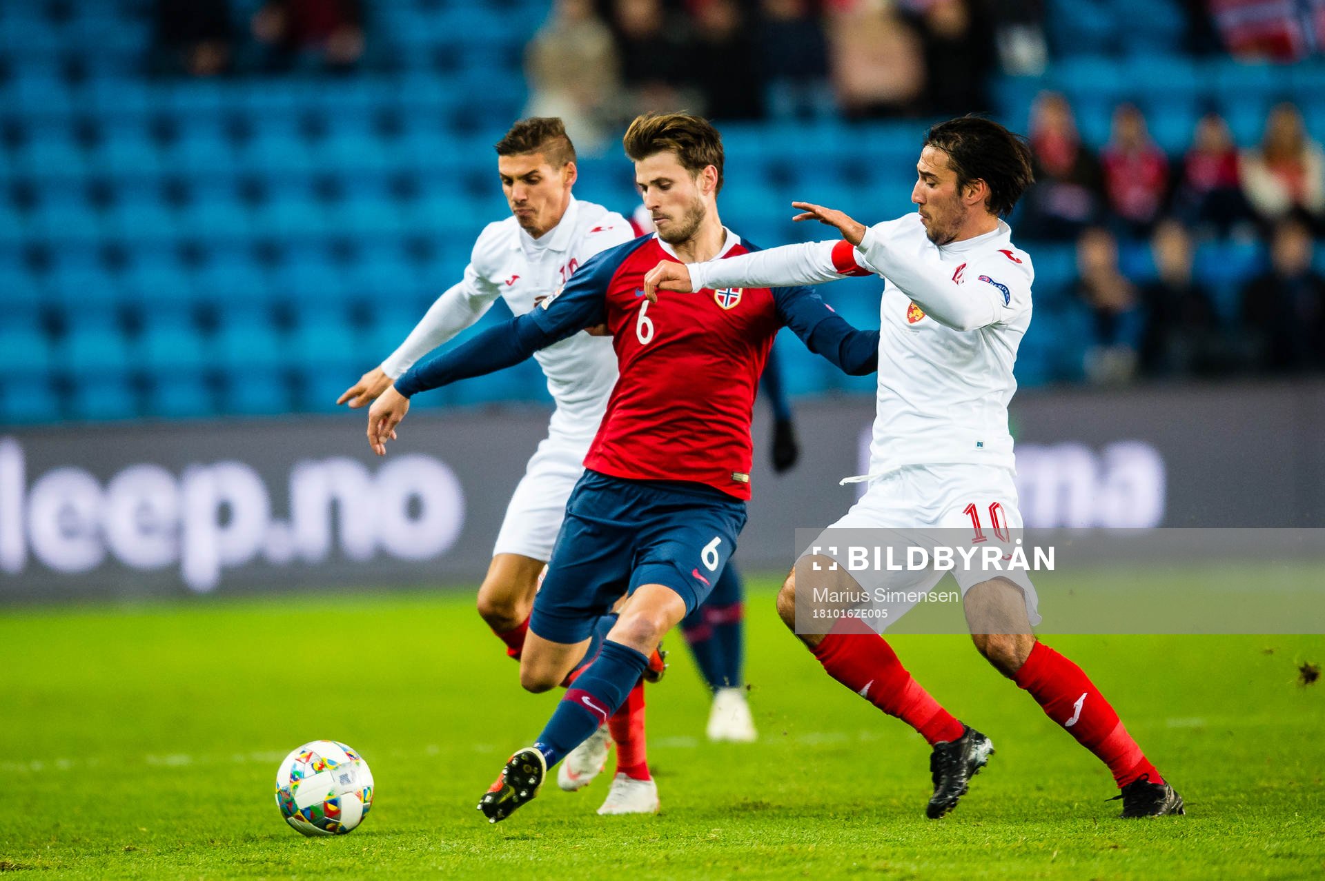 Håvard Nordtveit of Norway and Ivelin Popov of Bulgaria