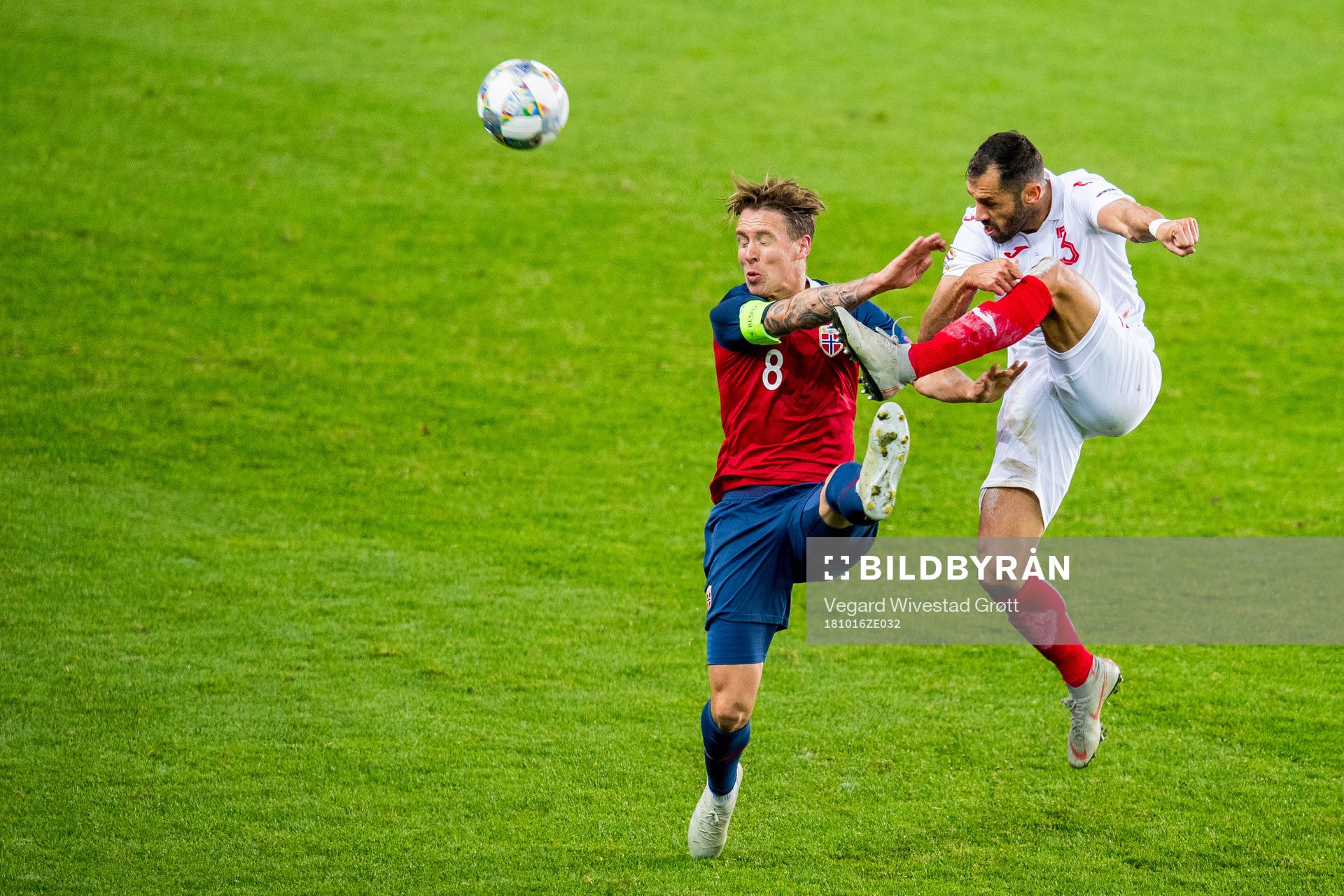 Stefan Johansen of Norway and Petar Zanev of Bulgaria