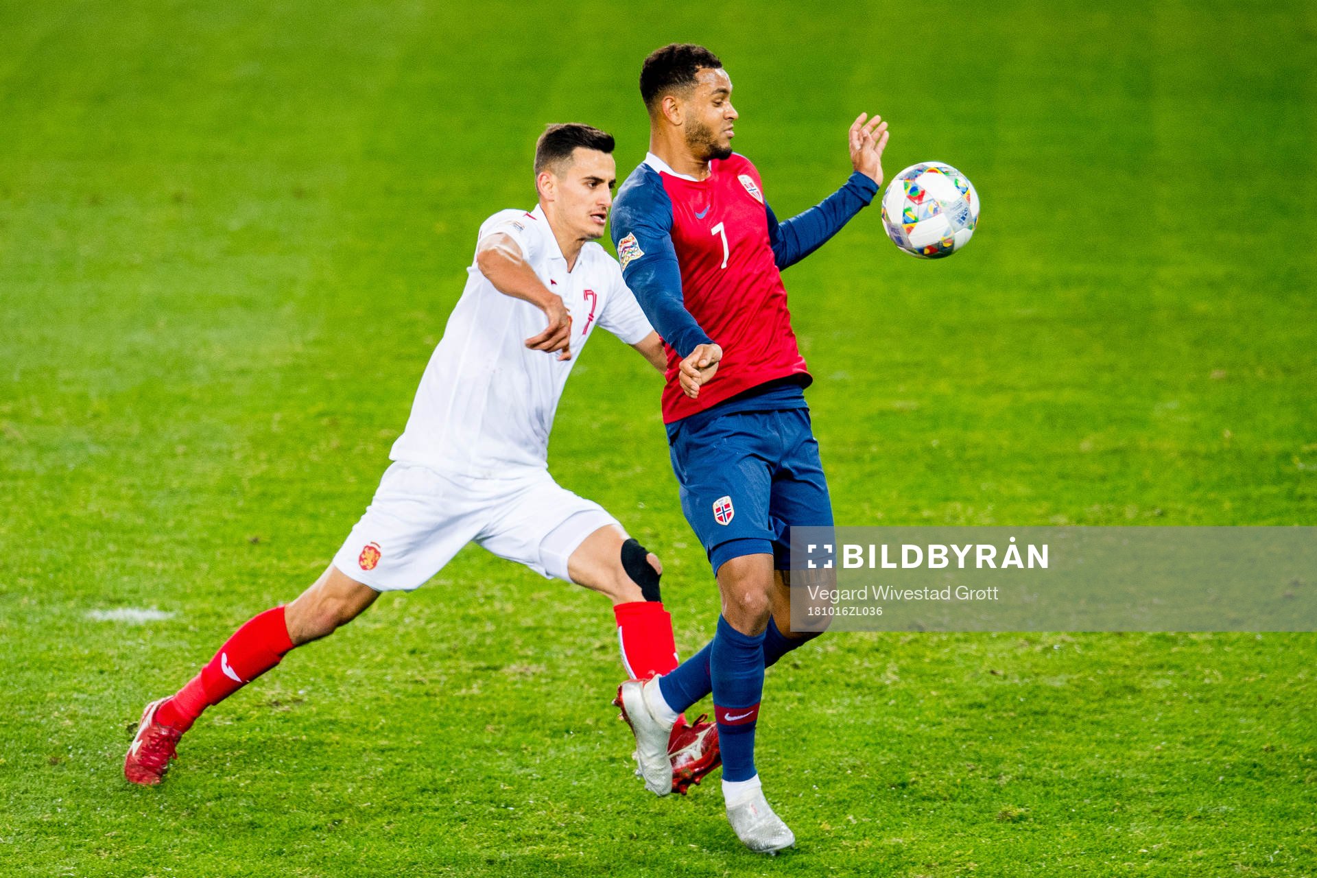 Georgi Kostadinov of Bulgaria and Joshua King of Norway
