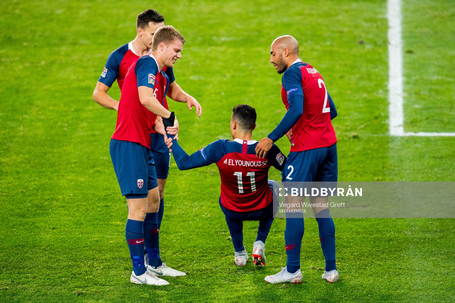 Mohamed Elyounoussi of Norway celebrates with teammates