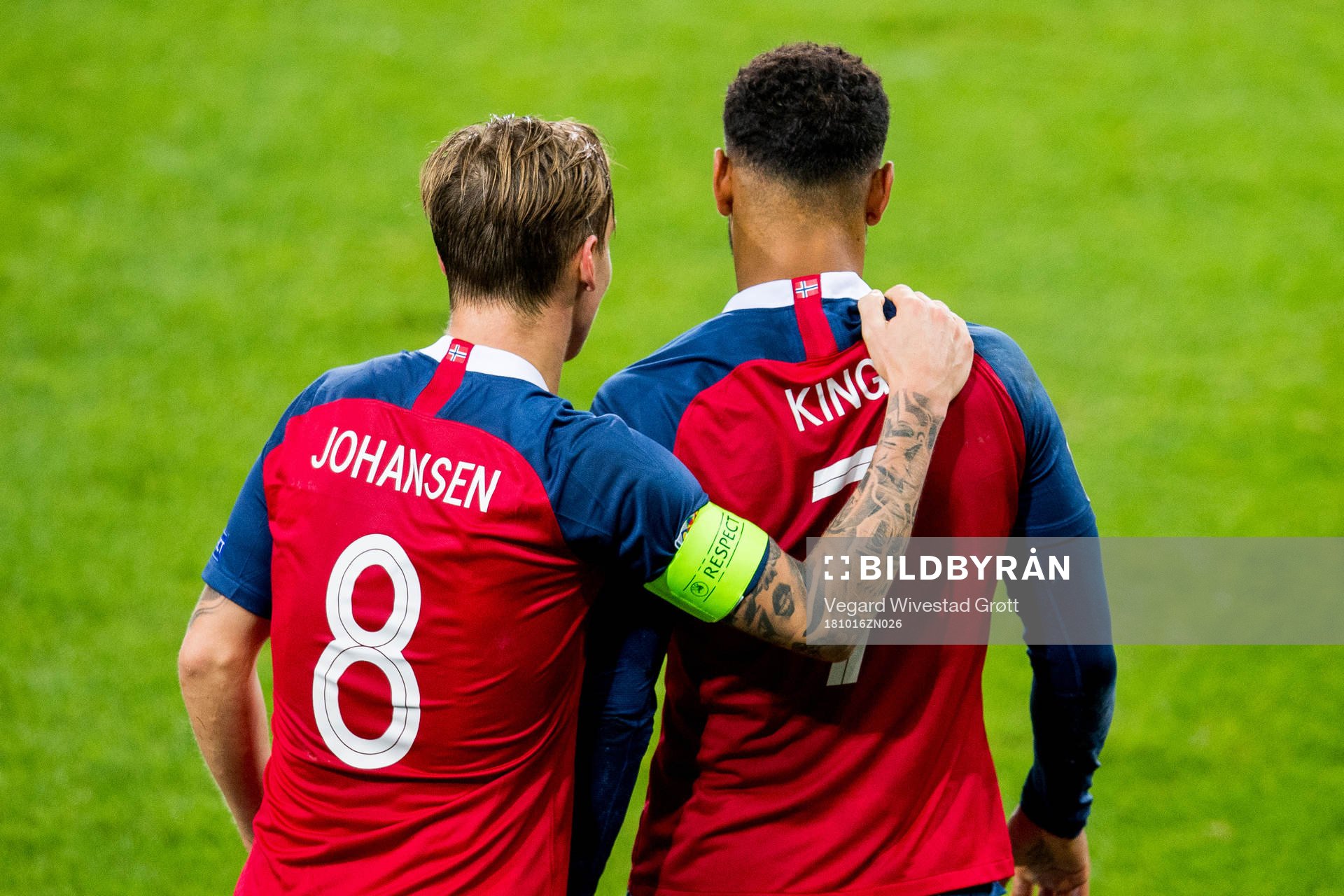 Stefan Johansen and Joshua King of Norway