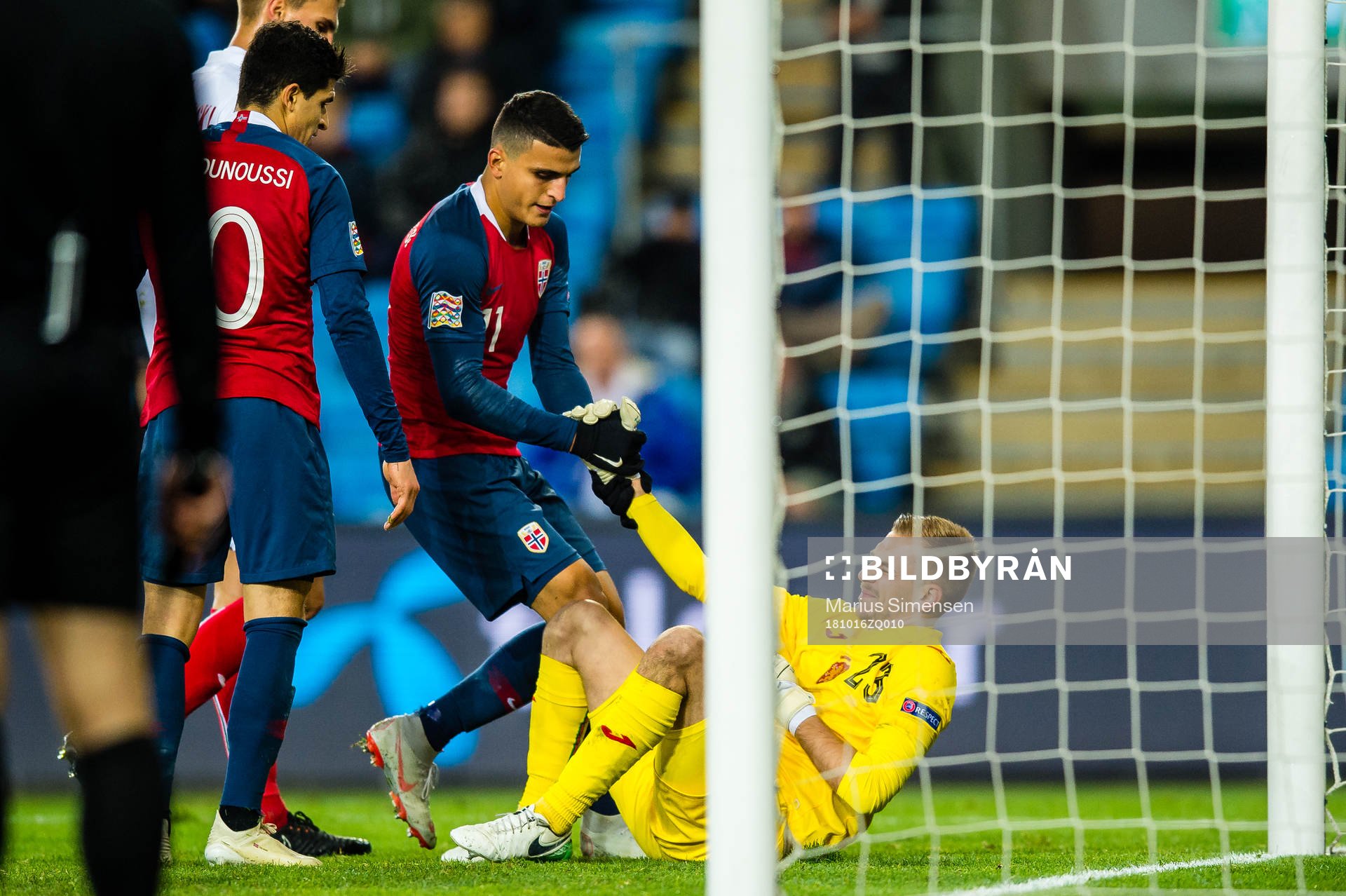 Mohamed Amine Elyounoussi of Norway and Plamen Iliev of