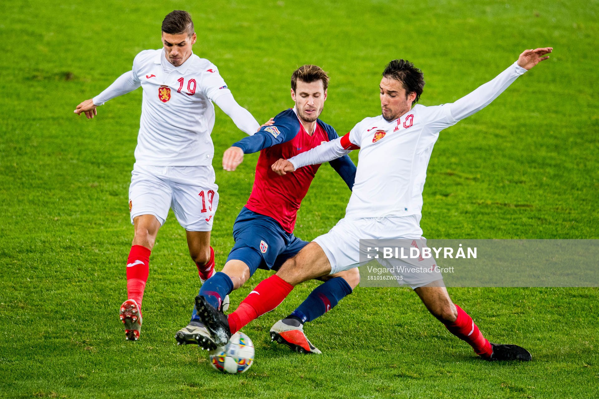 Kiril Despodov of Bulgaria, Håvard Nordtveit of Norway and