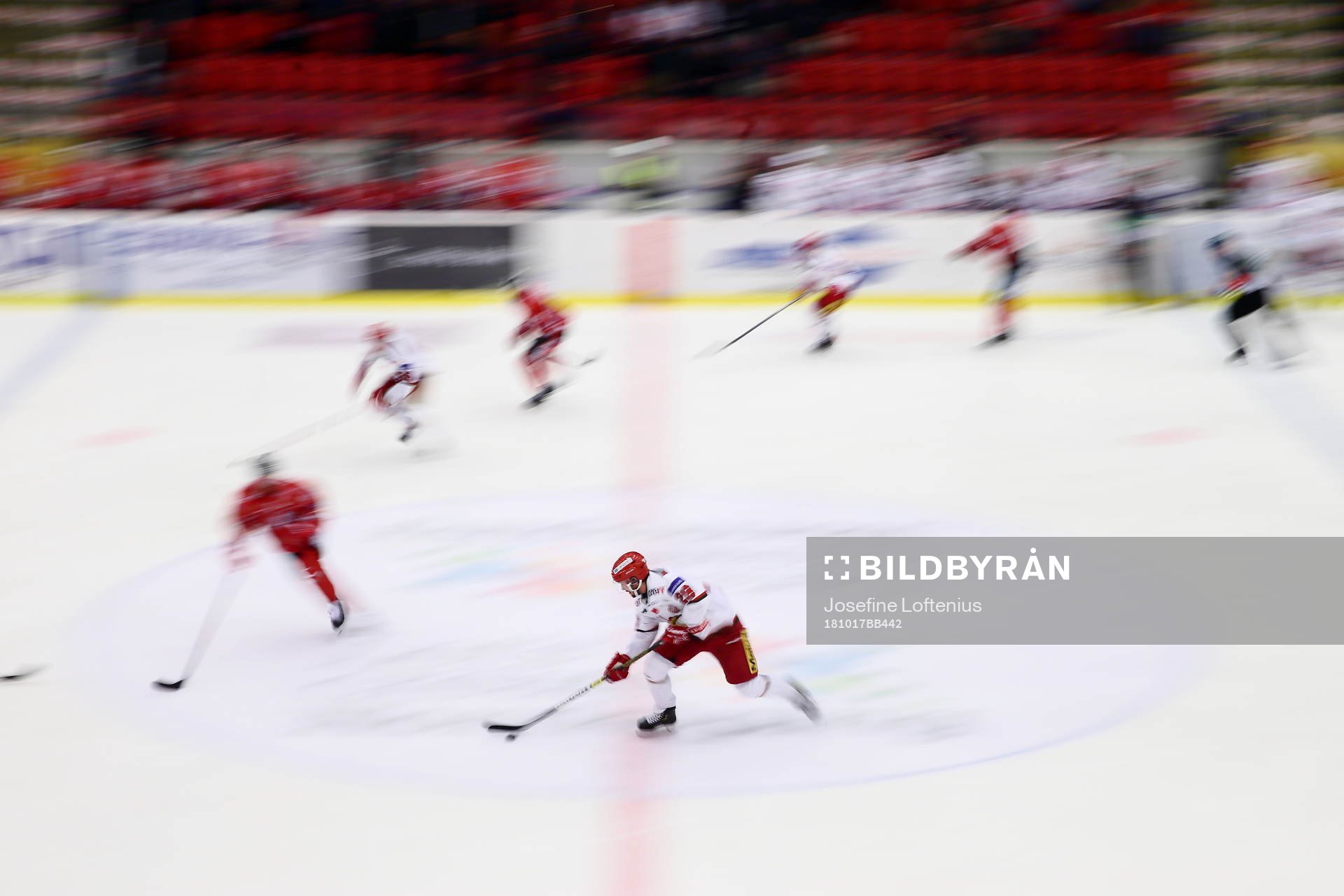 Modos Victor Aronsson med pucken