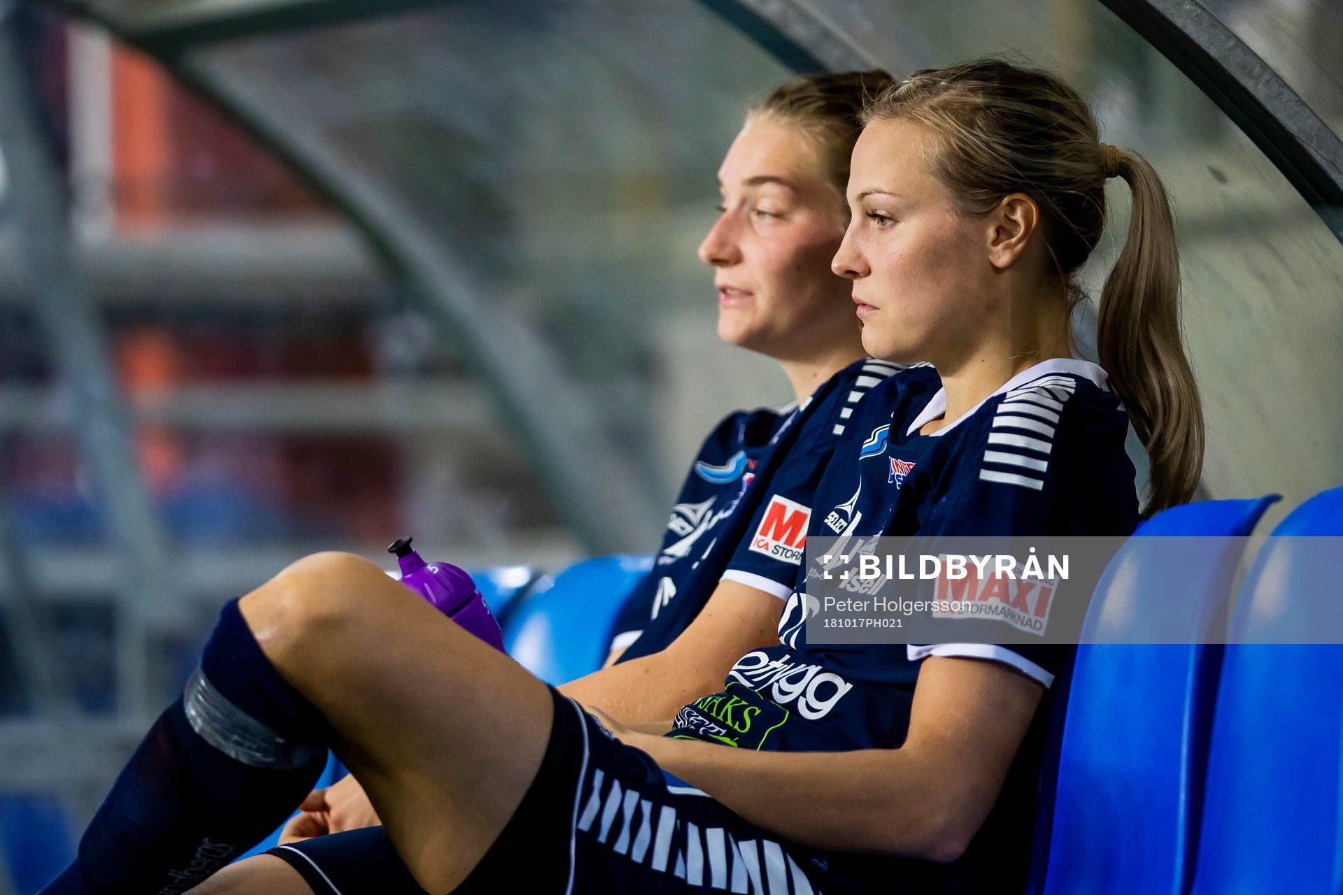 Linköpings Maja Ring Kildemoes och Lisa Lantz deppar