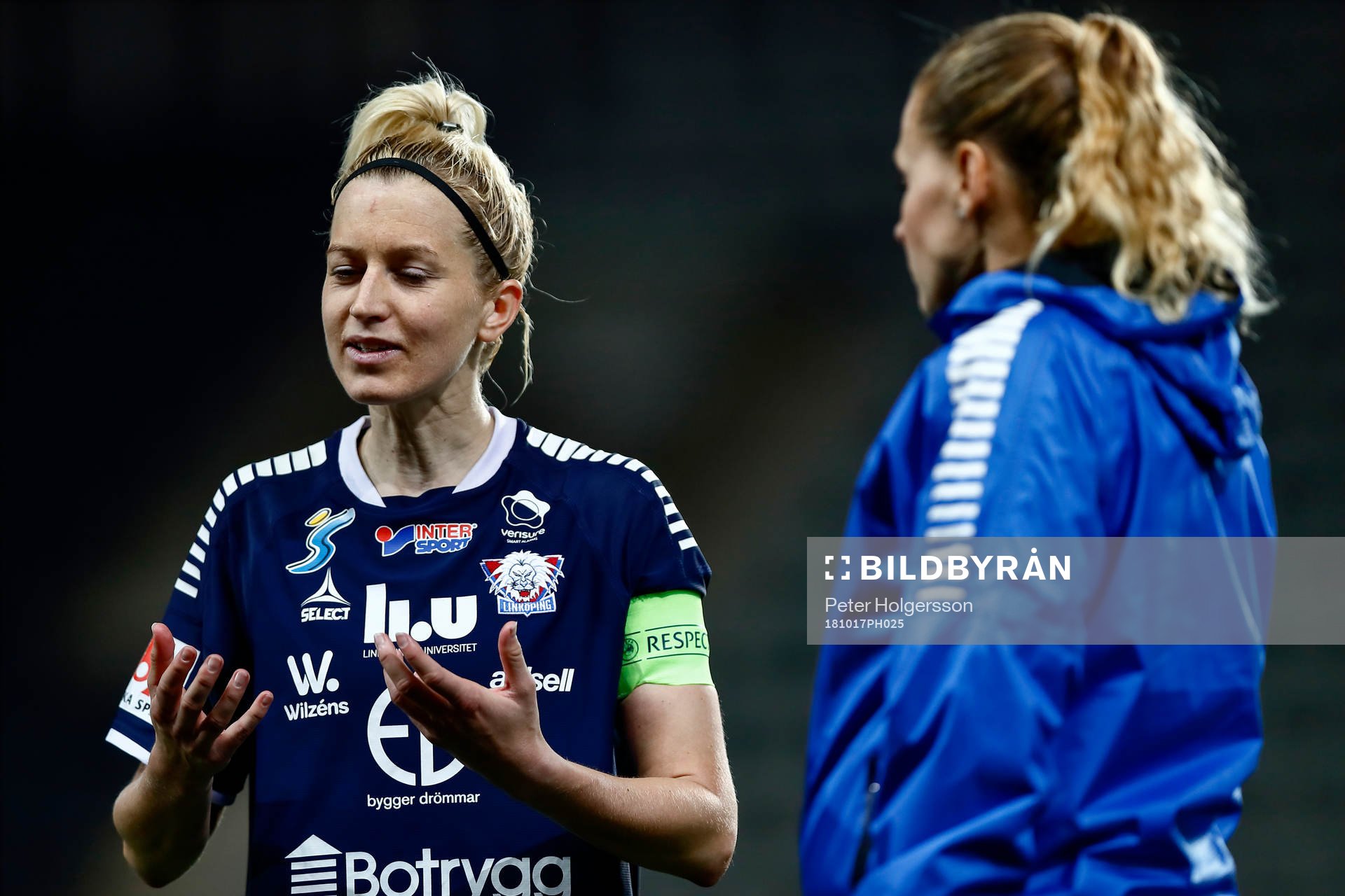 Linköpings Janni Arnth Jensen reagerar och deppar med