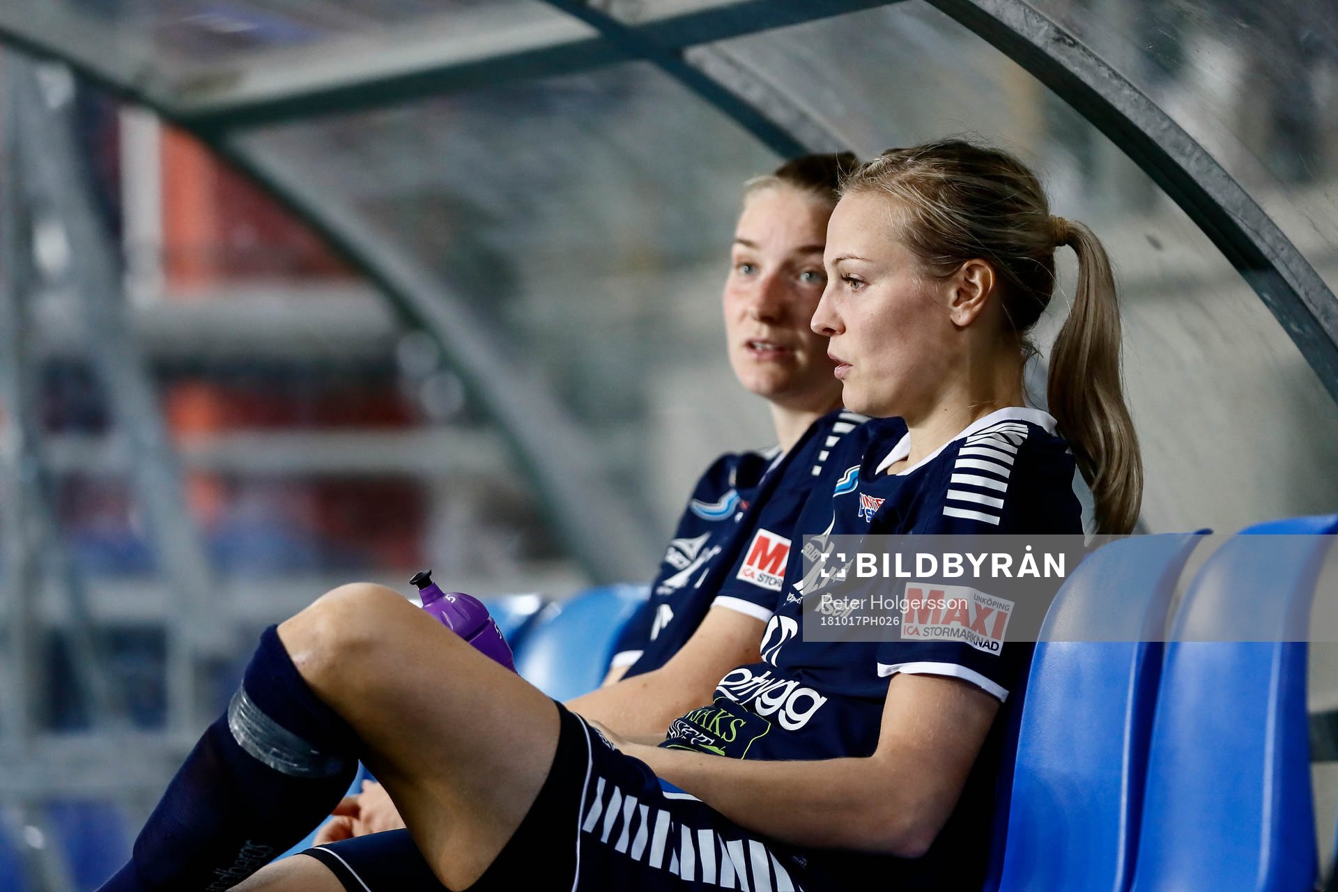 Linköpings Maja Ring Kildemoes och Lisa Lantz deppar