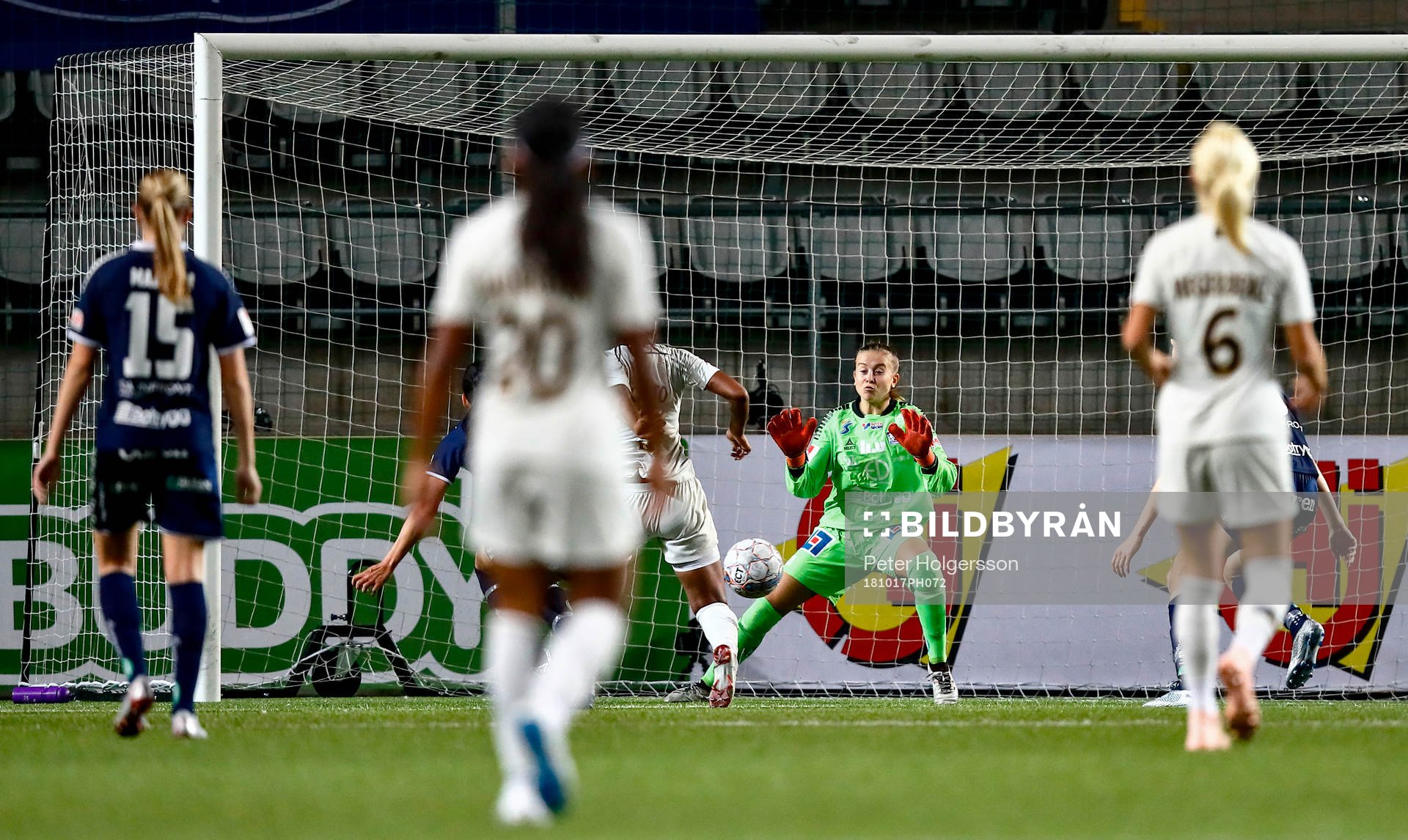 Mål 0-1 av Paris Marie-Antoinette Katoto förbi Linköpings målvakt Julia Nyström under åttondelsfinalen i Champions League mellan Linköping och PSG den 17 oktober 2018 i Linköping.