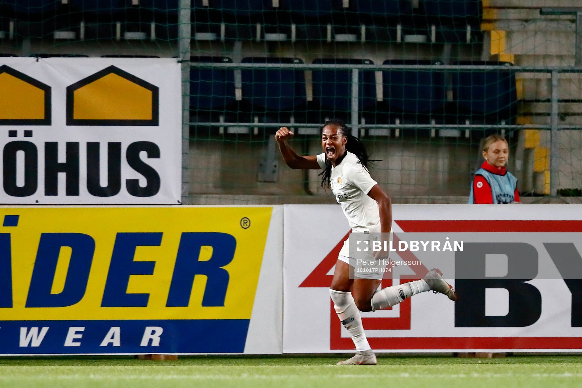 Paris Marie-Antoinette Katoto jublar efter mål 0-1 under åttondelsfinalen i Champions League mellan Linköping och PSG den 17 oktober 2018 i Linköping.