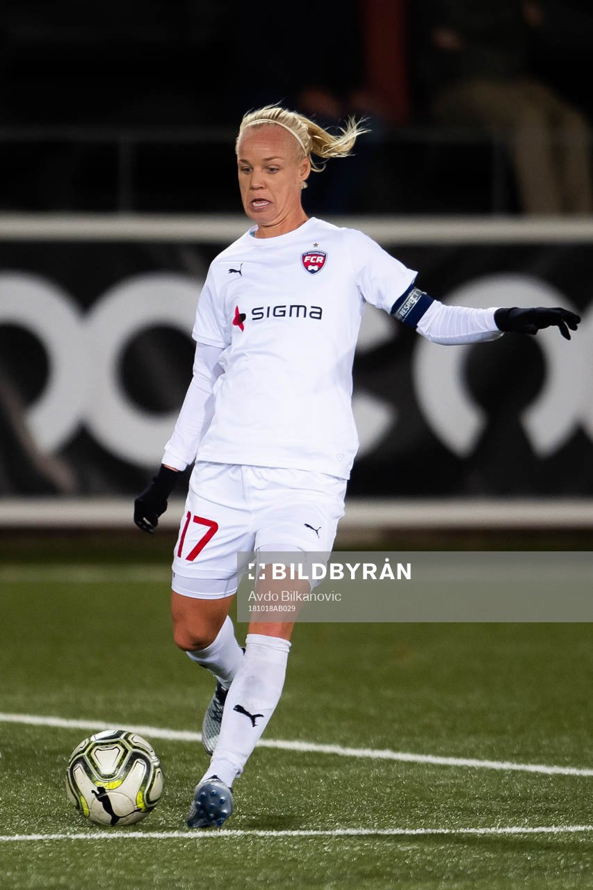 Rosengårds Caroline Seger under fotbollsmatchen i Champions League mellan Rosengård och Slavia Prag den 18 oktober 2018 i Malmö.