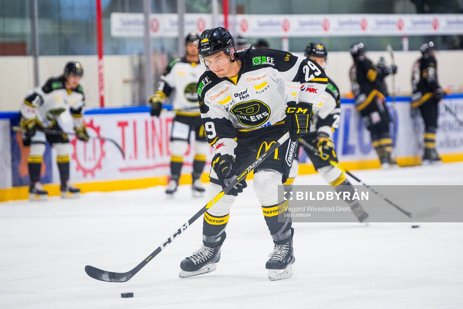 Philip Anthony Lane of Stavanger Oilers warms up