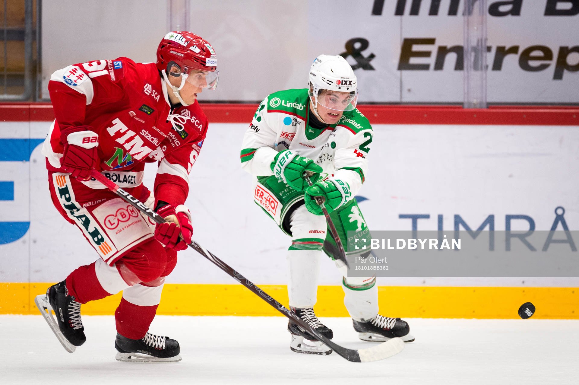 Timrås Filip Hållander och Rögles Nils Höglander