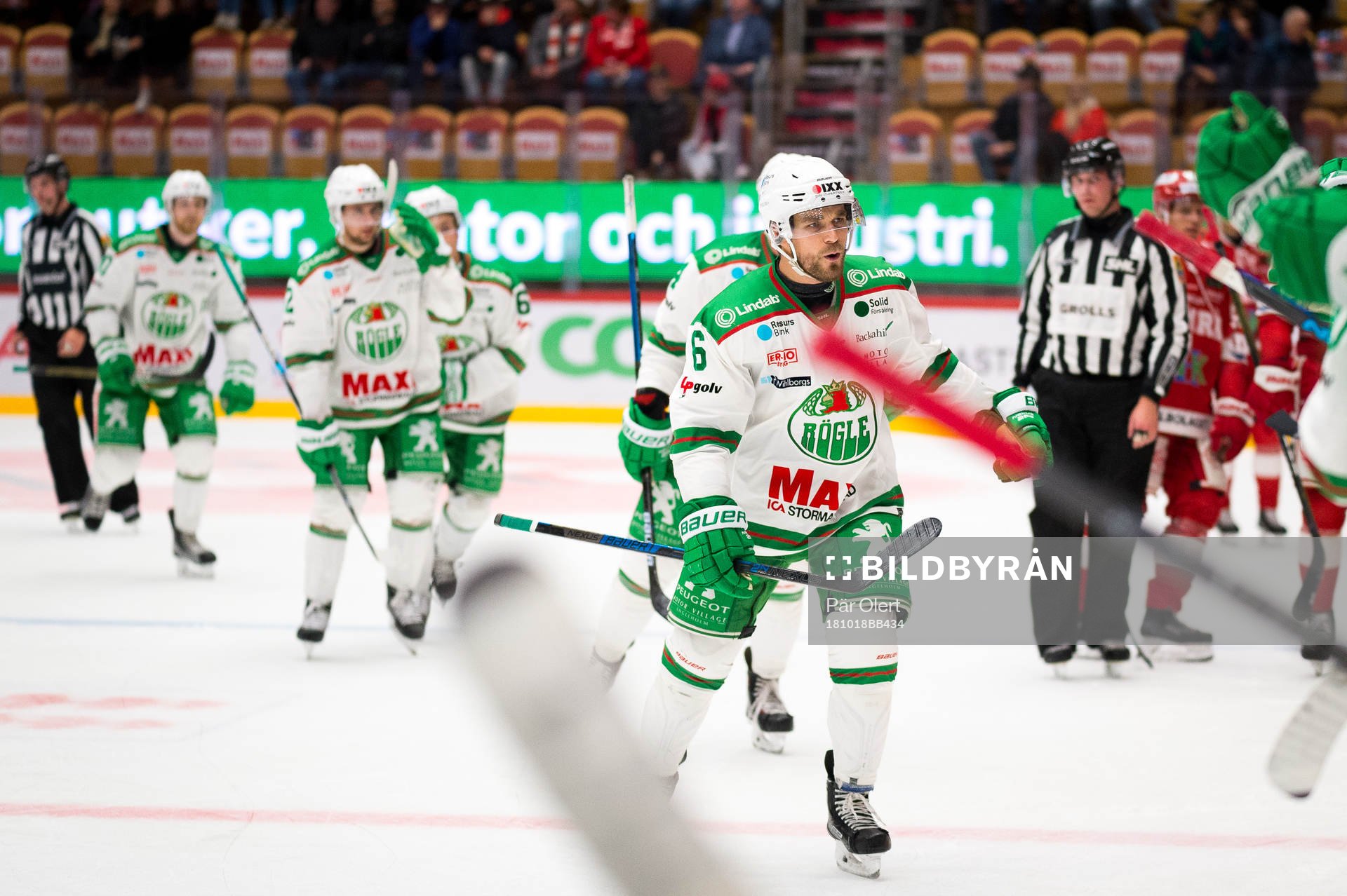 Rögles Craig Schira jublar