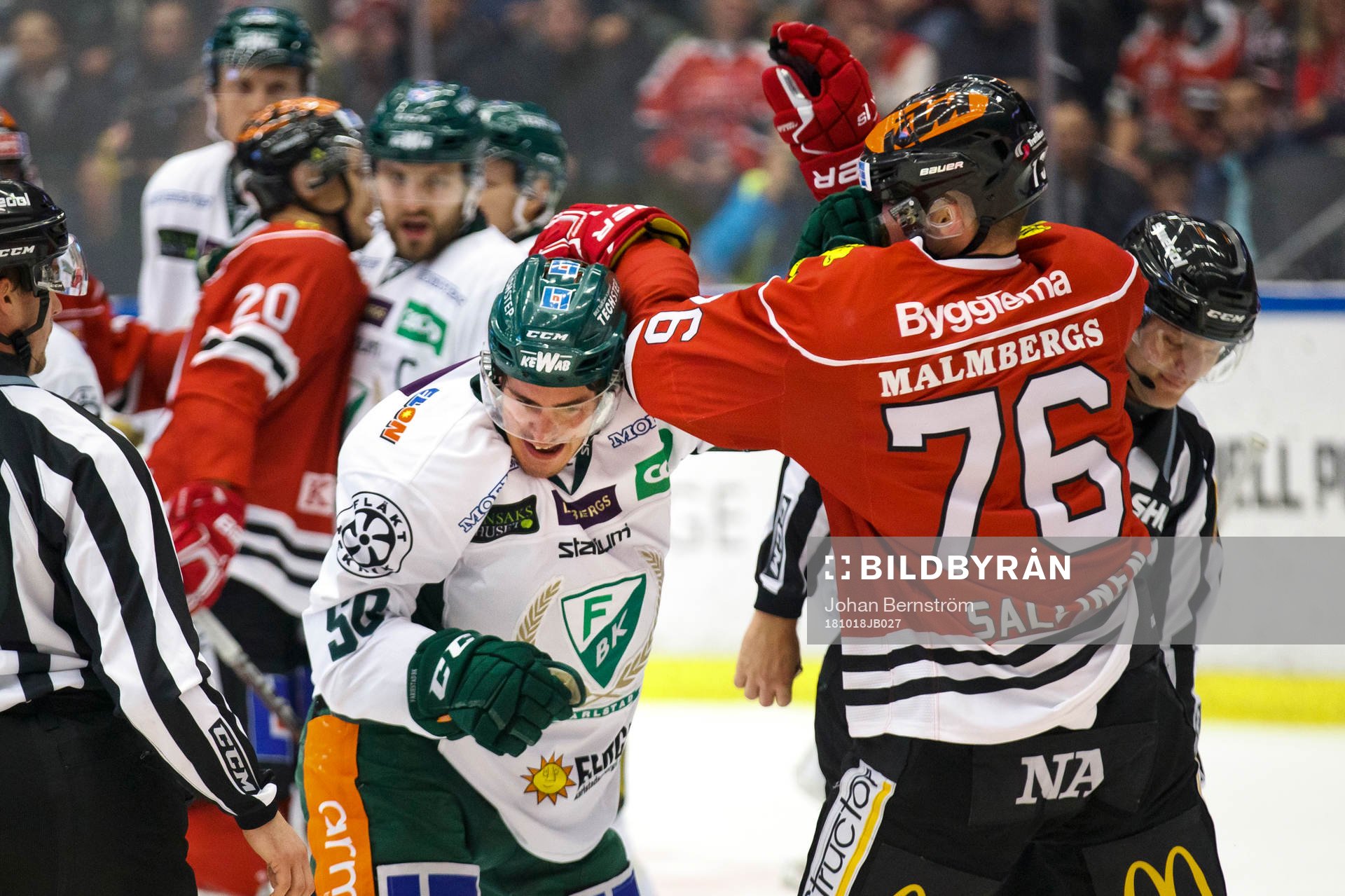 Färjestads Sebastian Erixon och Örebros Jere Sallinen i