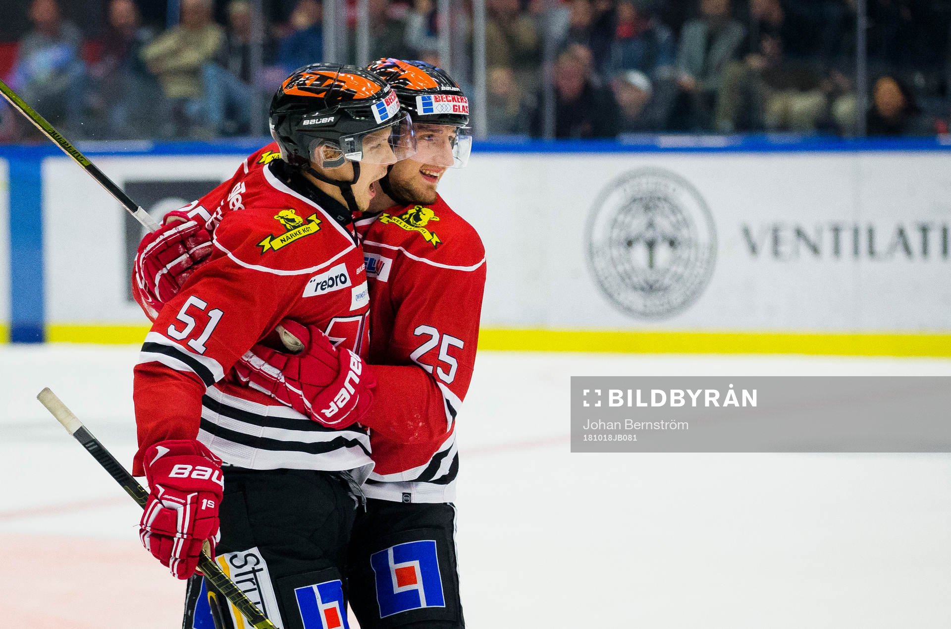 Örebros Kristian Näkyvä och Anton Hedman jublar vid 1-1