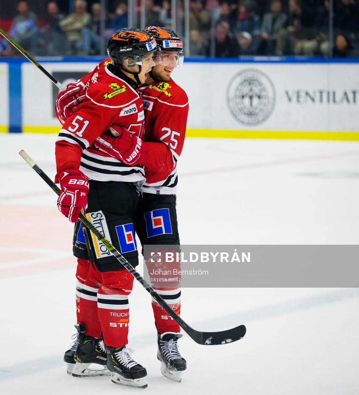 Örebros Kristian Näkyvä och Anton Hedman jublar vid 1-1