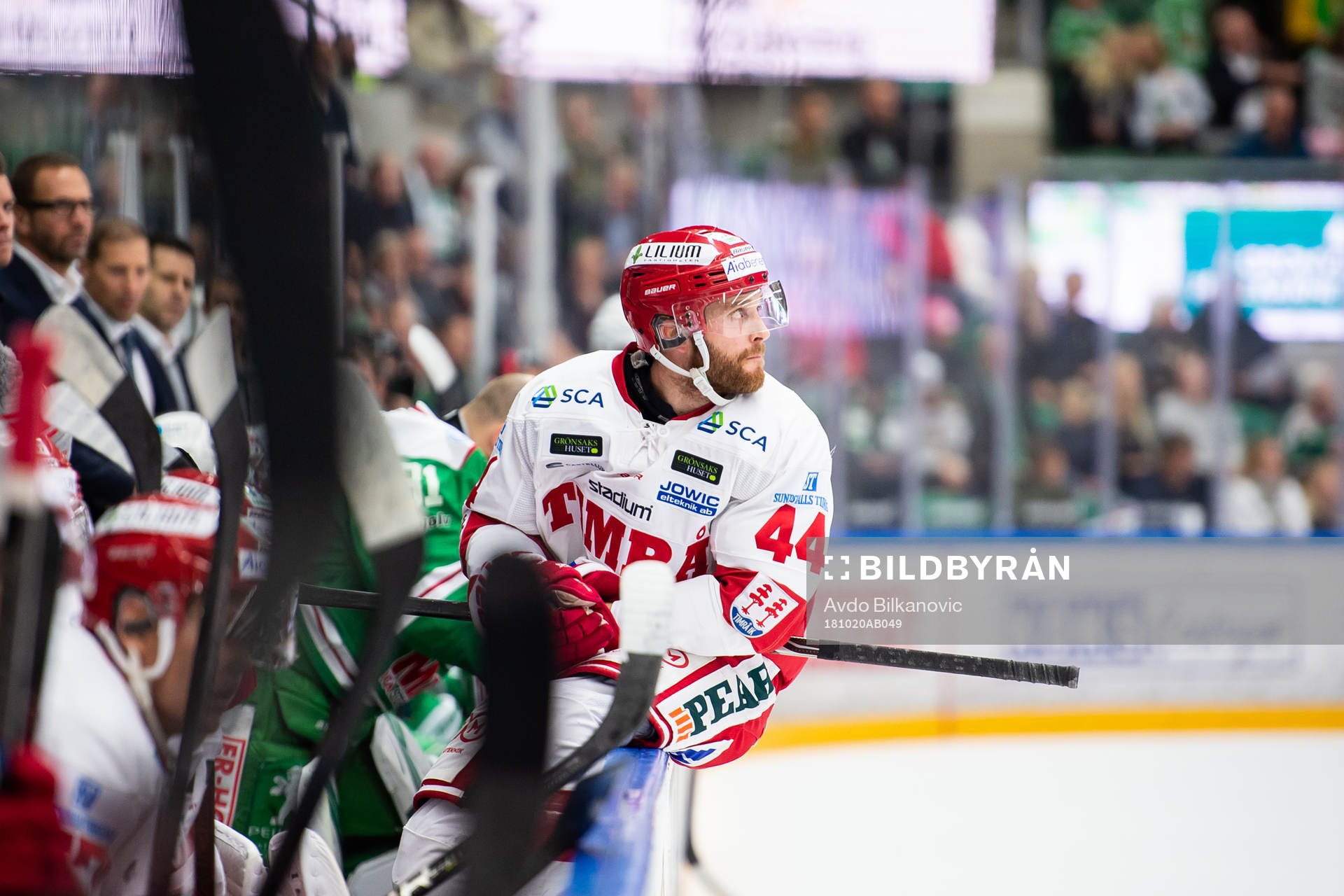 Timrås Mattias Guter sitter på sargen
