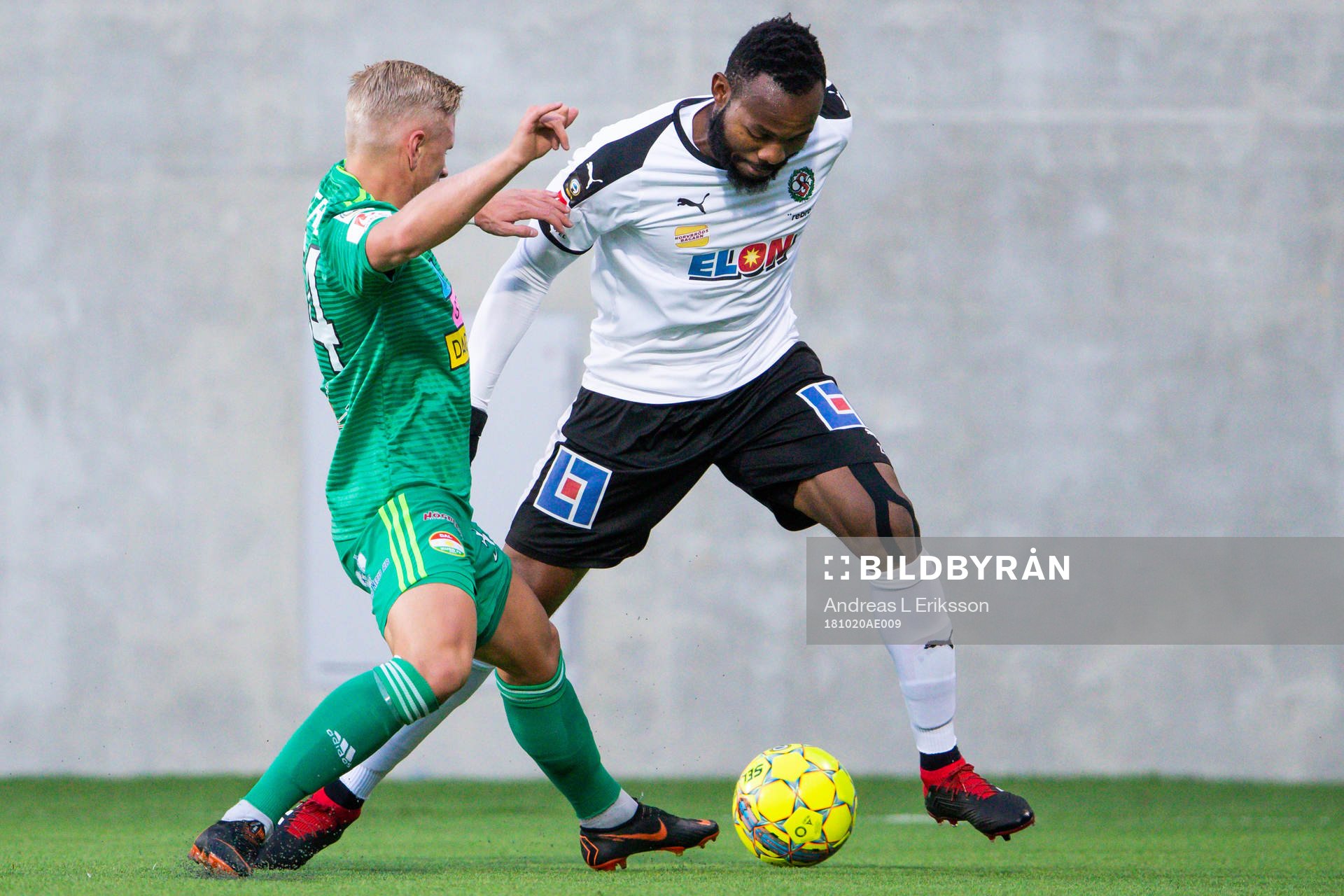 Dalkurds Simon Strand och Örebros Michael Junior Omoh