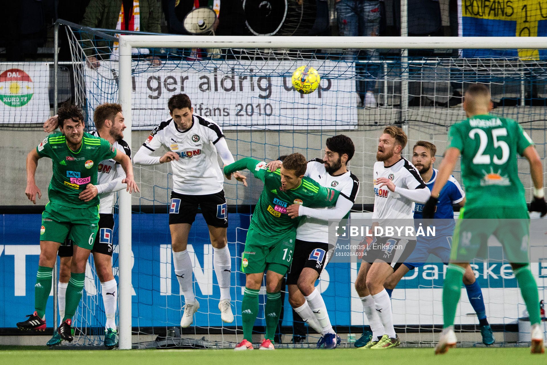 Dalkurds Robin Tranberg nickar in 1-0 för Dalkurd på en hörna under fotbollsmatchen i Allsvenskan mellan Dalkurd och Örebro den 20 oktober 2018 i Stockholm.