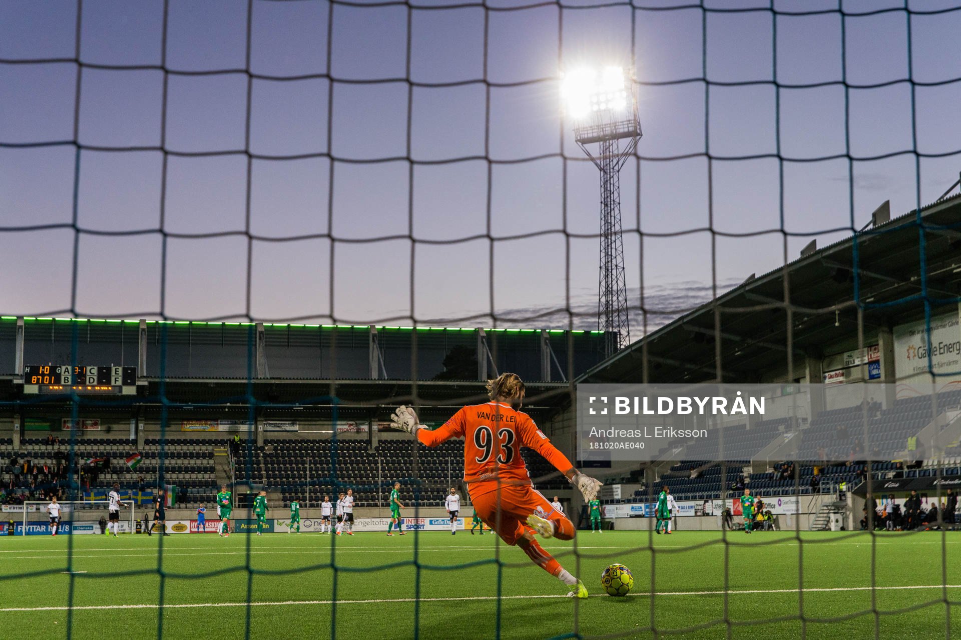 Dalkurds målvakt Stefan van de Lei med en utspark