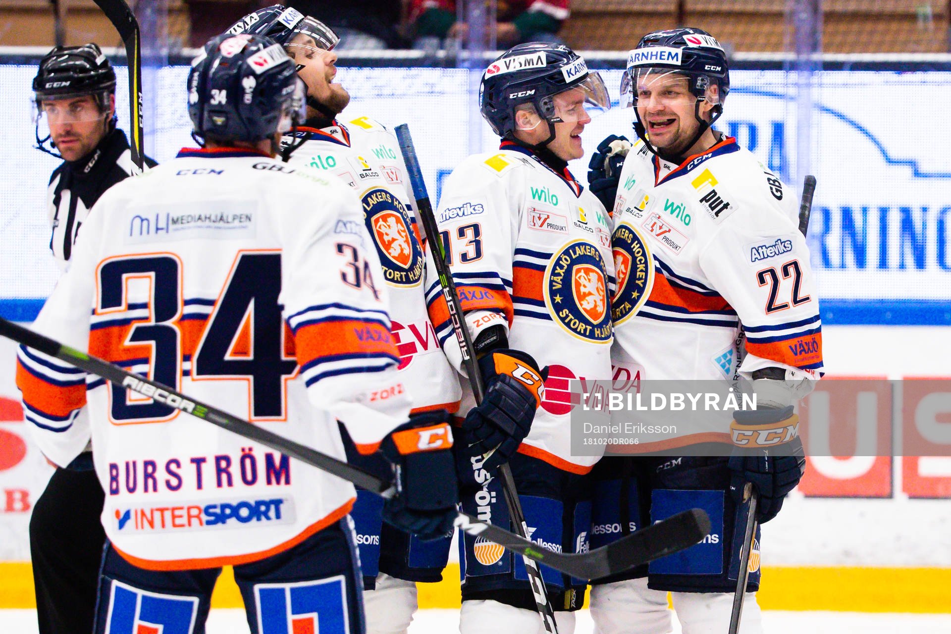 Växjös Janne Pesonen jublar med Julius Junttila och