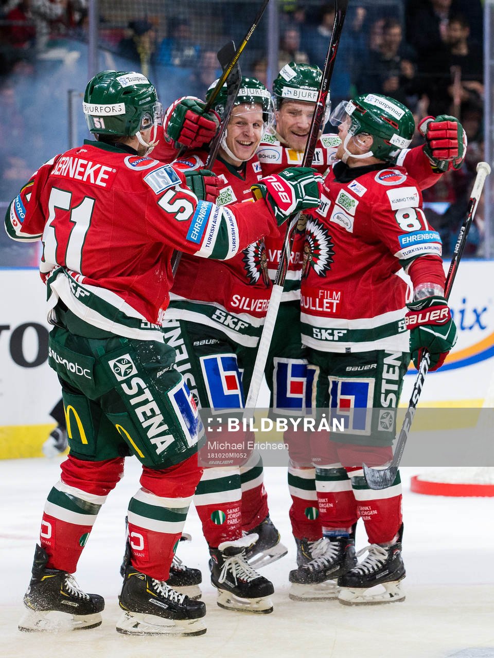 Frölundas Kristoffer Gunnarsson jublar med lagkamrater