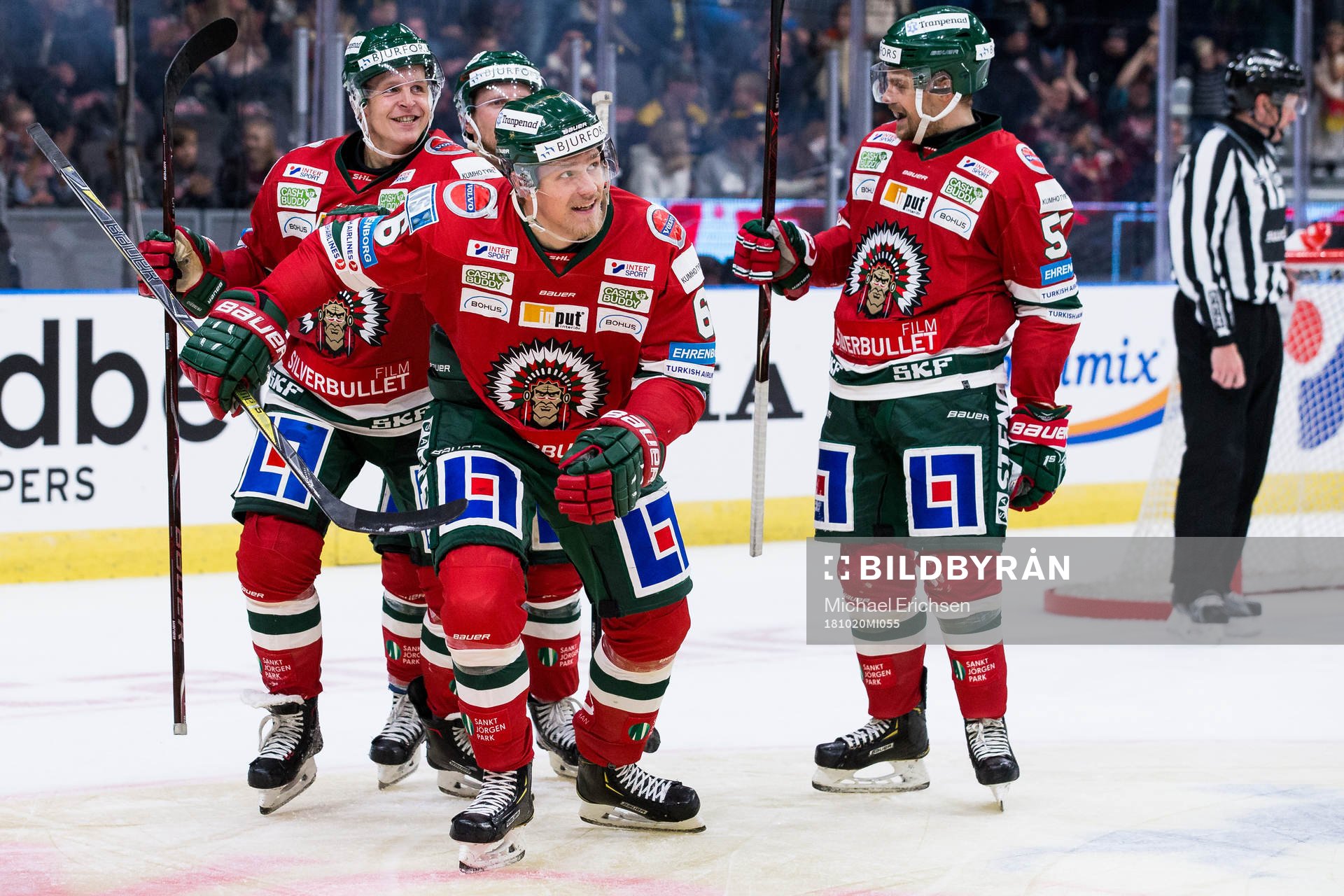Frölundas Kristoffer Gunnarsson jublar med lagkamrater