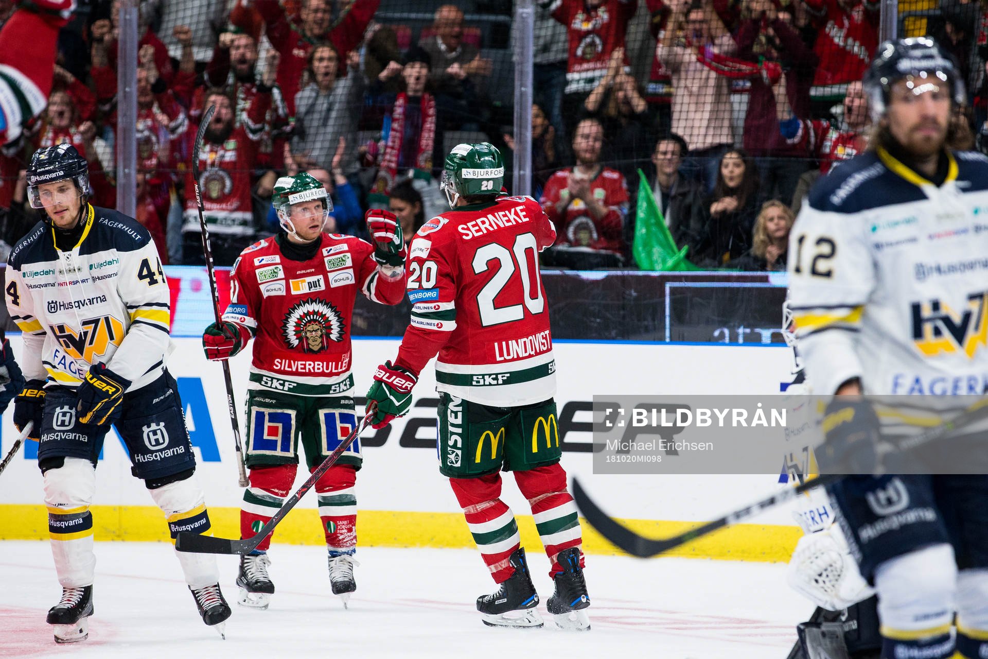 Frölundas Joel Lundqvist jublar ihop med Ryan Lasch
