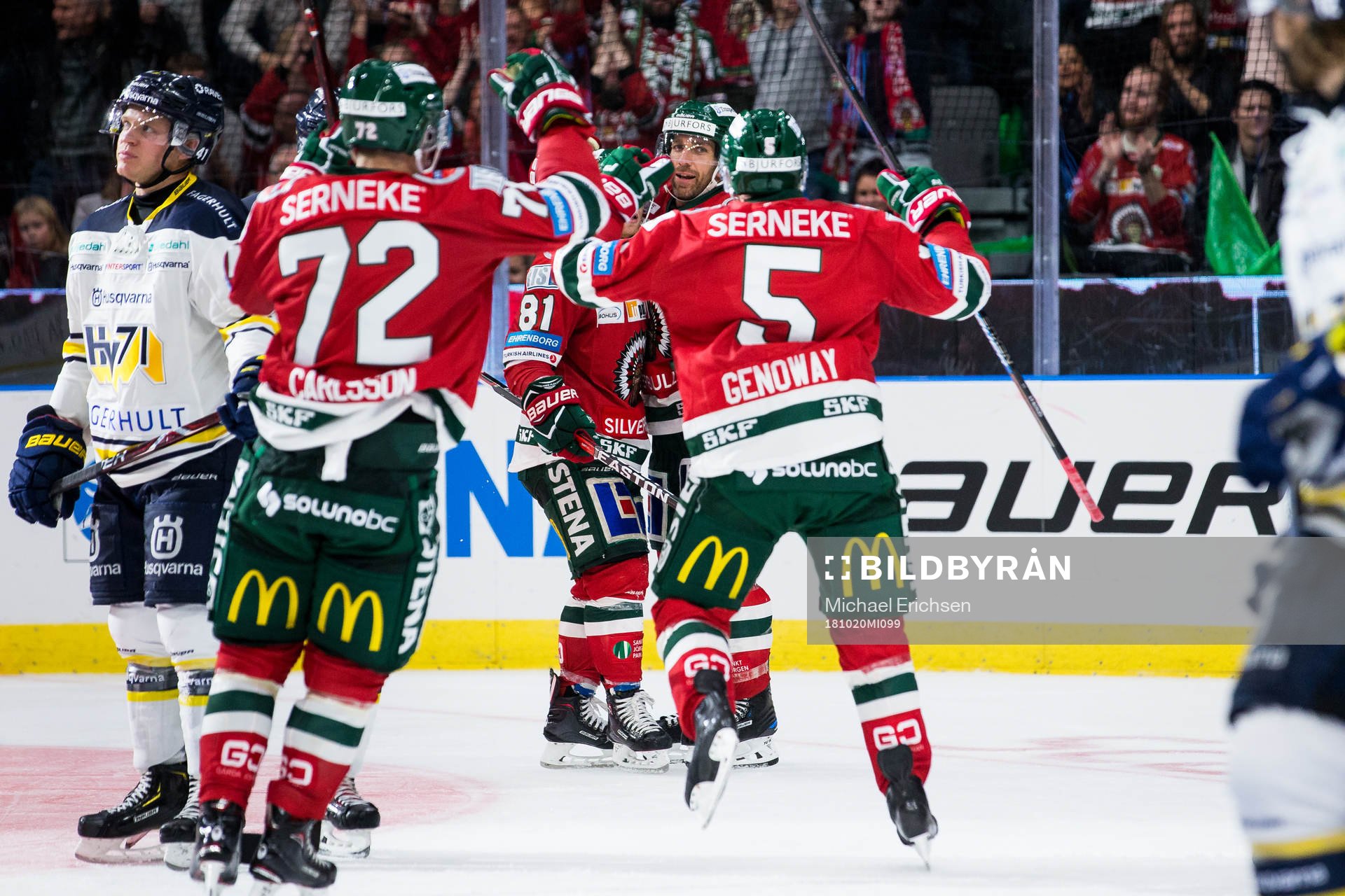 Frölundas Joel Lundqvist jublar ihop med Ryan Lasch