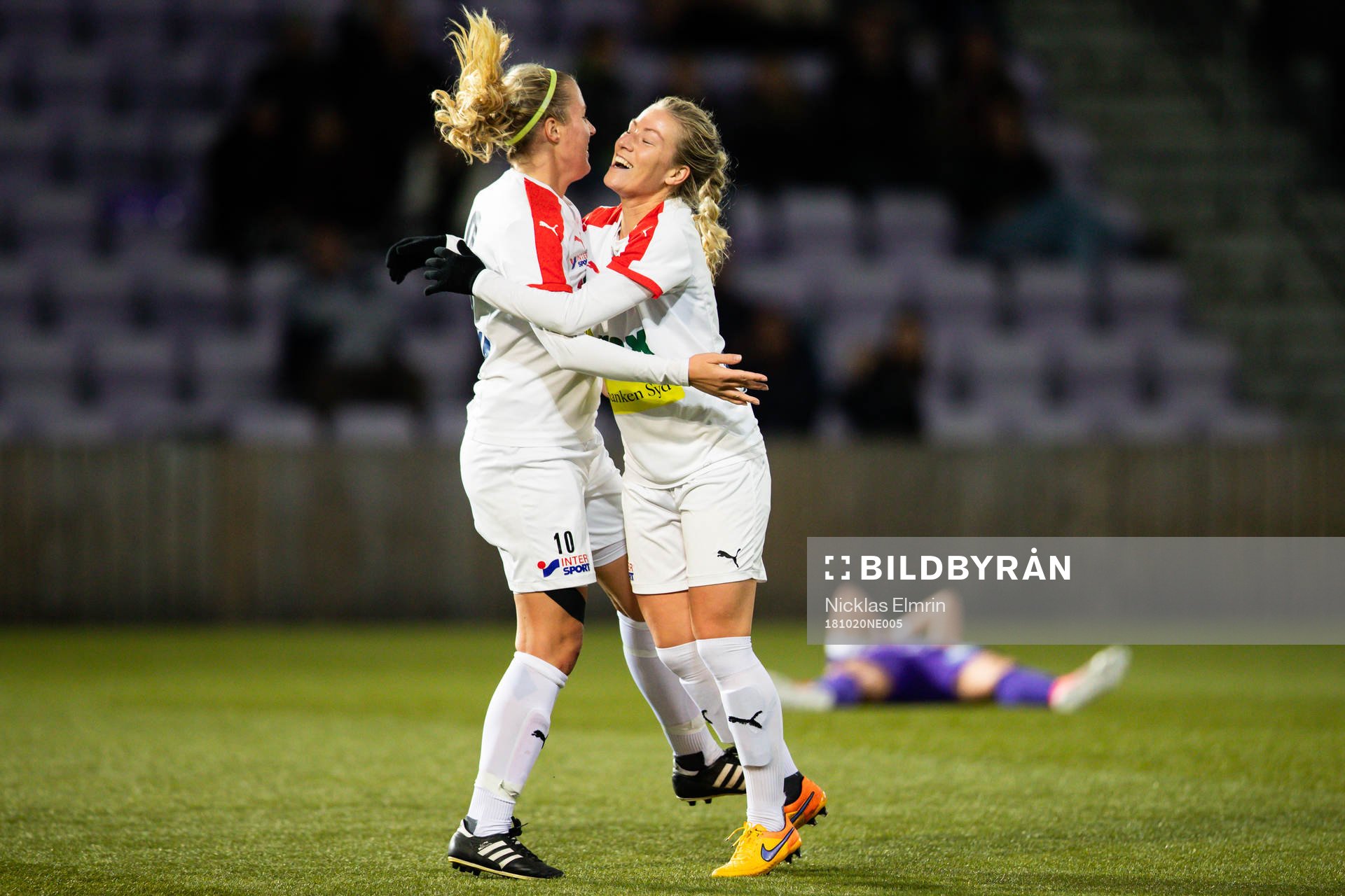 Borgebys Emilia Jönsson  och Michaela Johnsson jublar