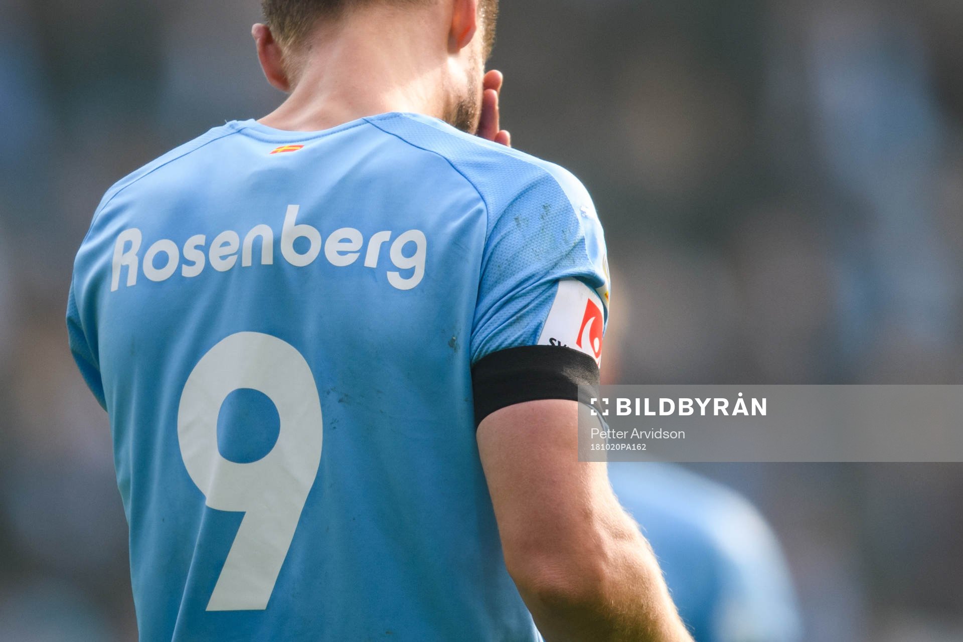 Malmö FFs Markus Rosenberg med ett sorgeband för att