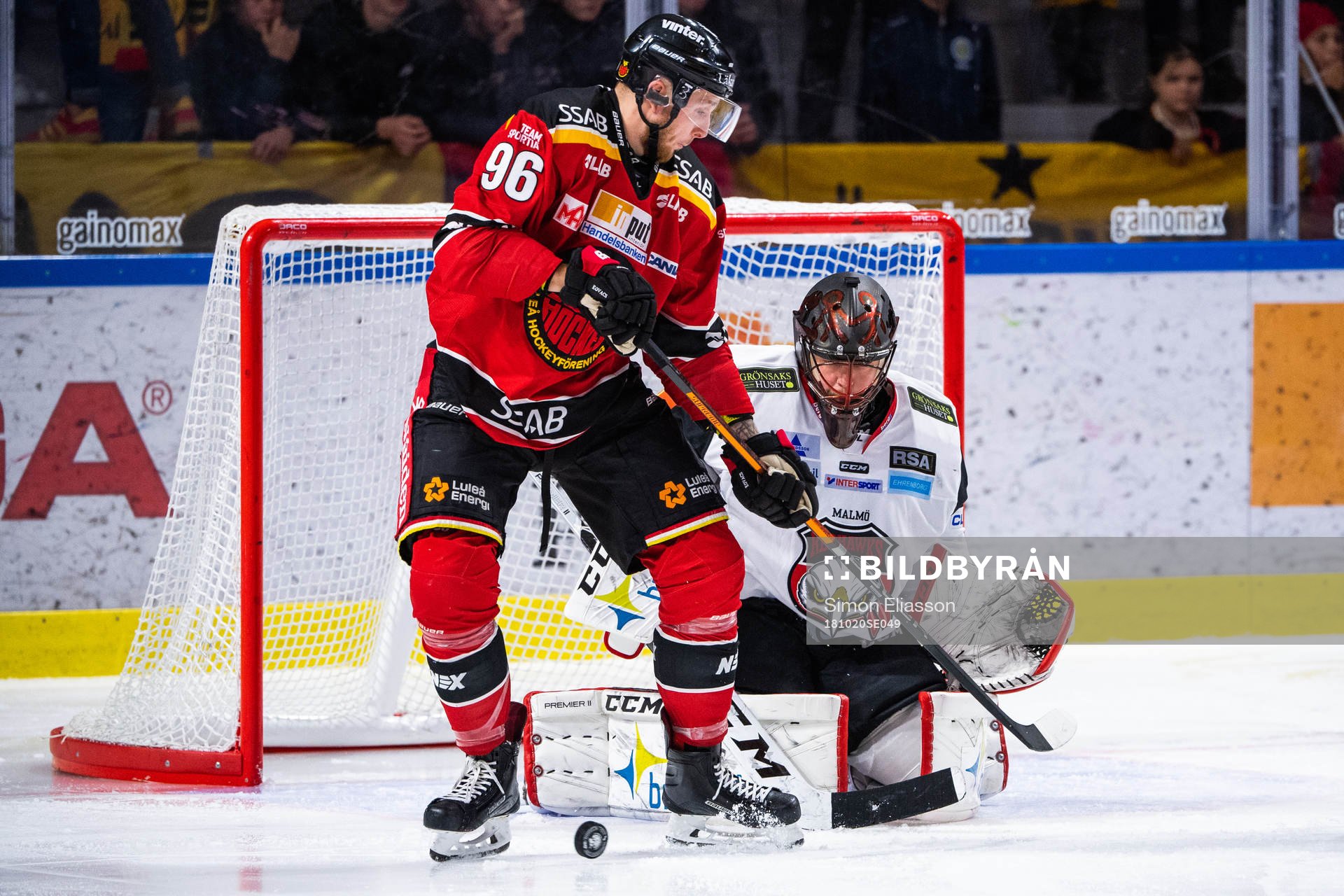 Luleås Robin Kovacs och Malmö Redhawks målvakt Oscar