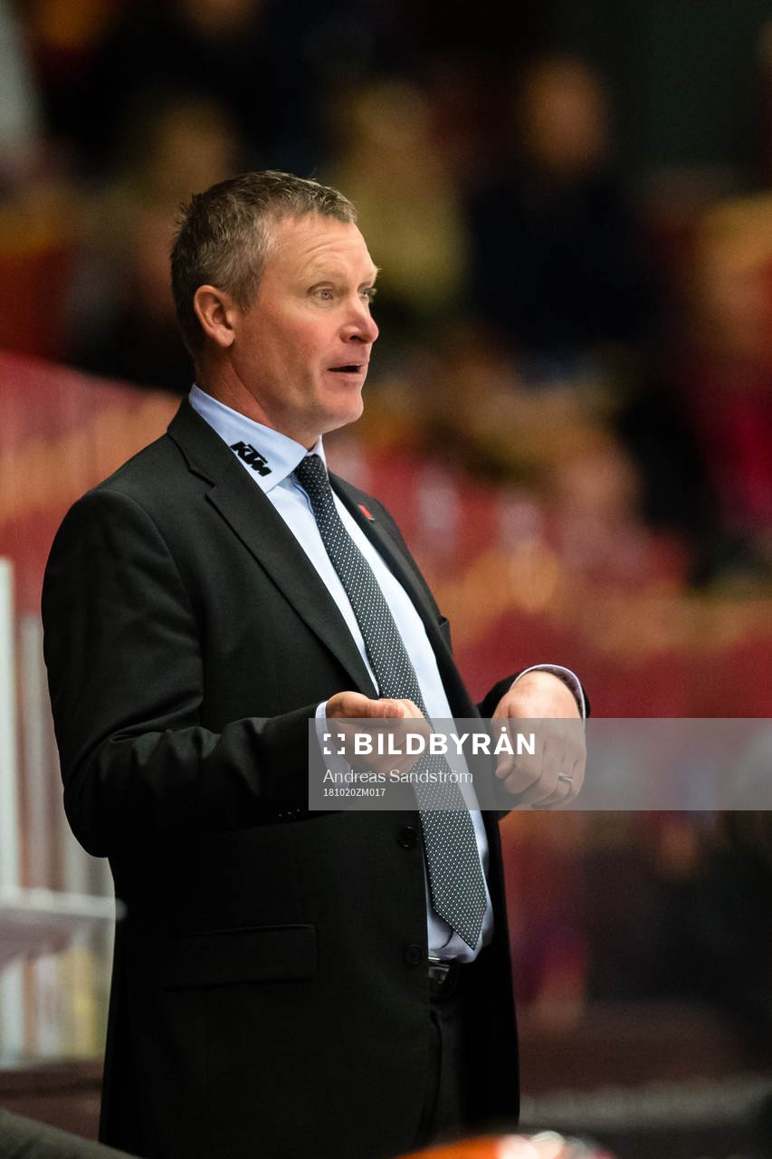 Örebros tränare Niklas Sundblad reagerar