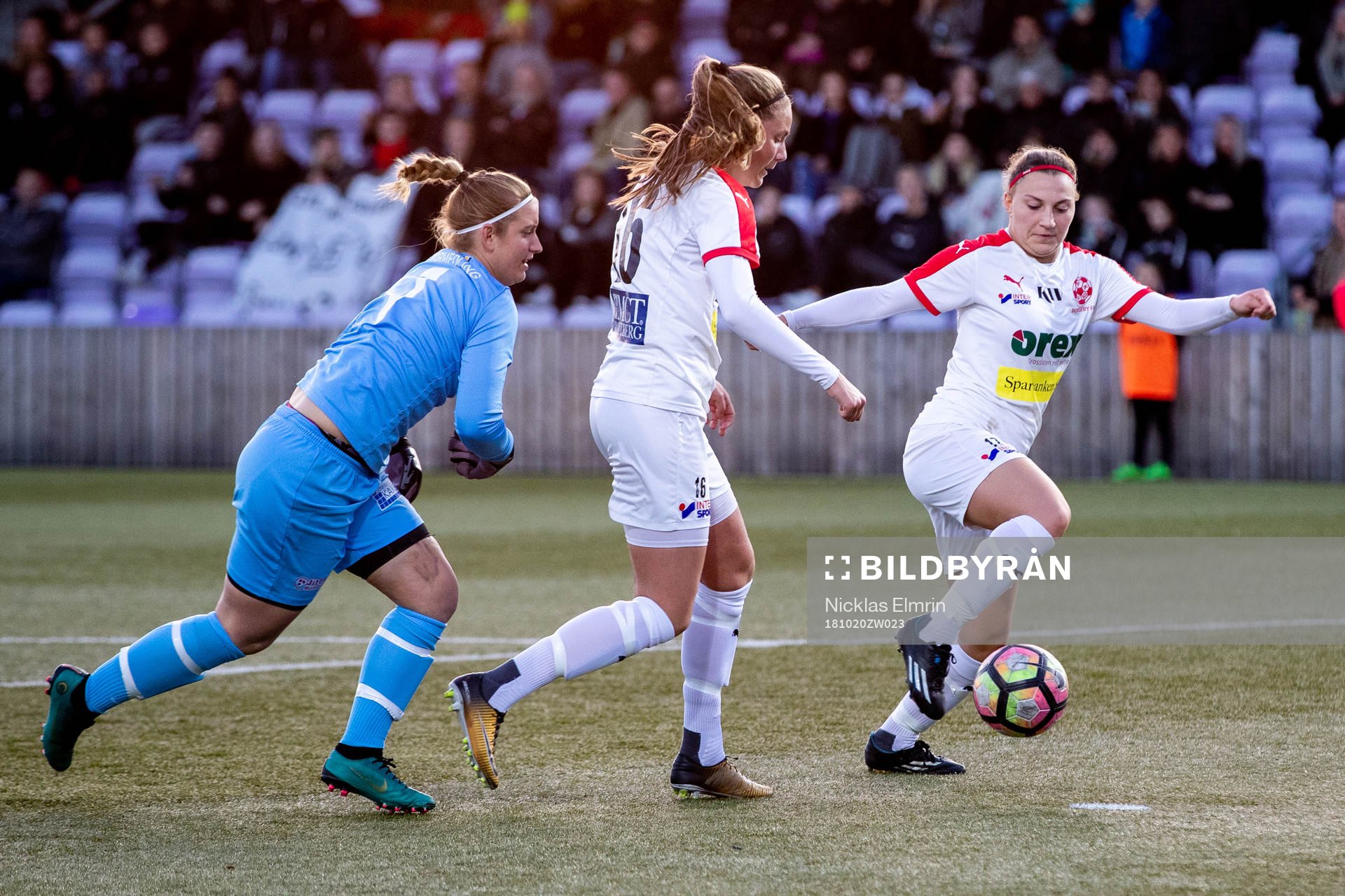 Borgebys Mathilda Holmberg  och Ilirjana Ademi som gör 1-0