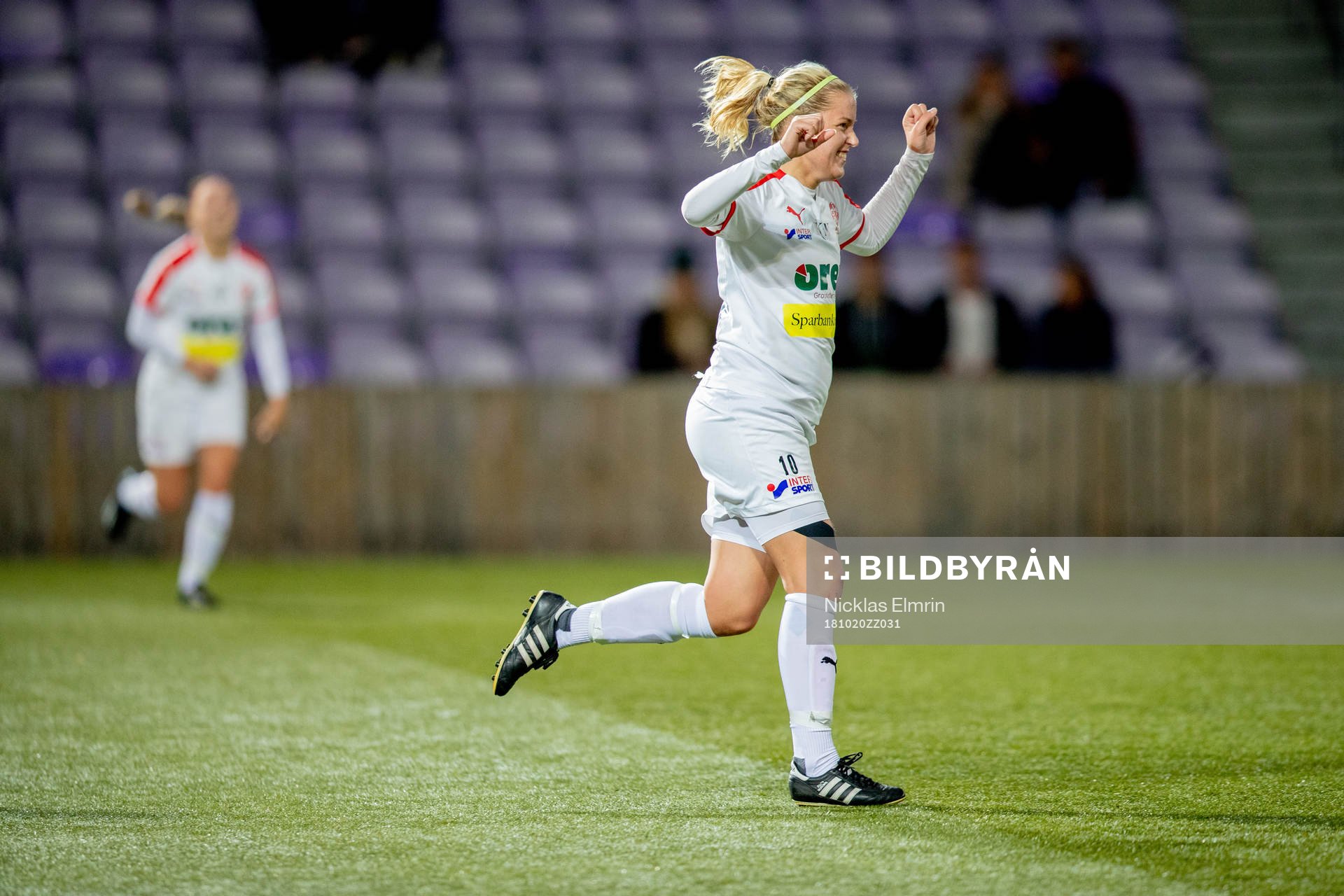 Borgebys Michaela Johnsson jublar