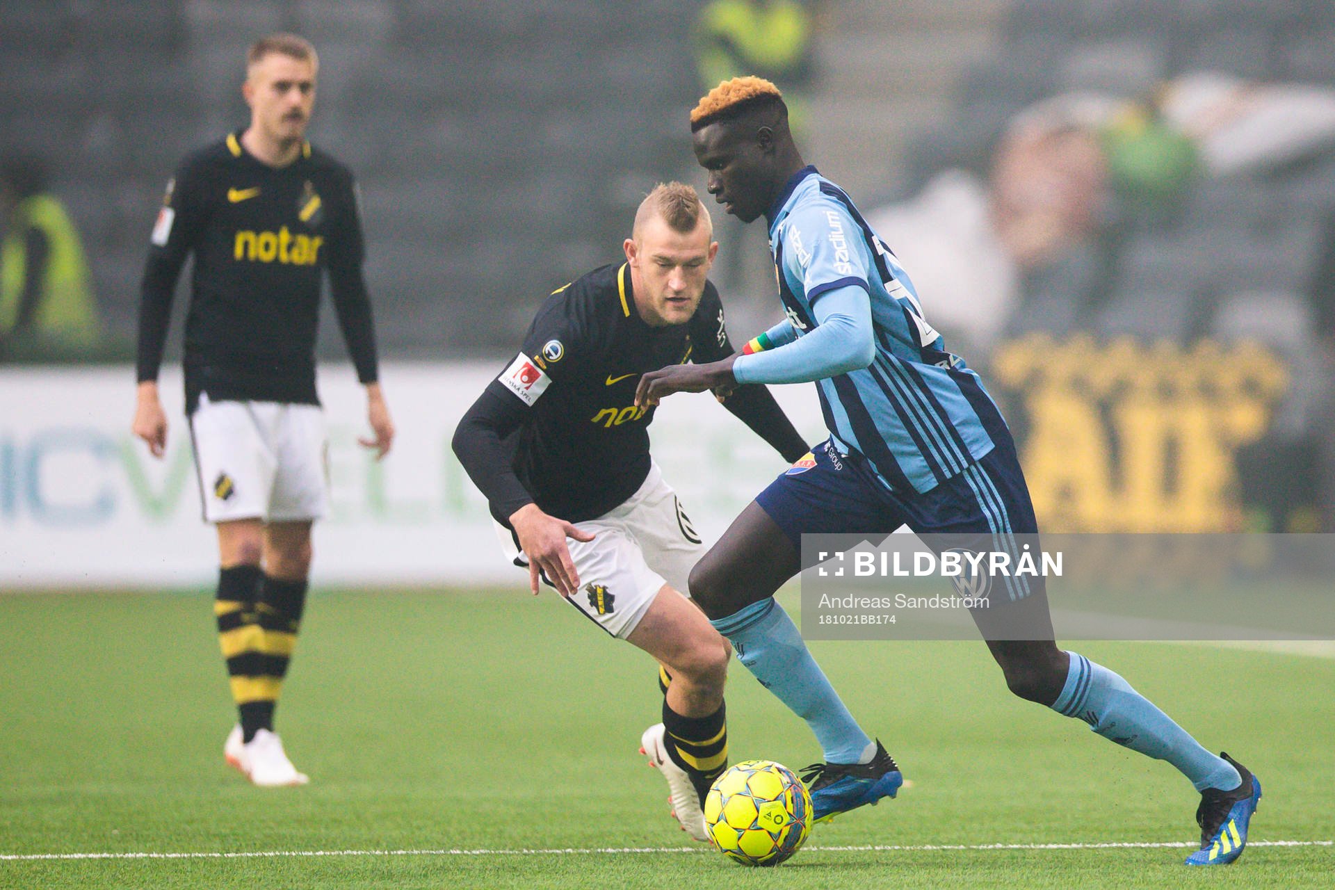 s Robin Jansson och Djurgårdens Aliou Badji