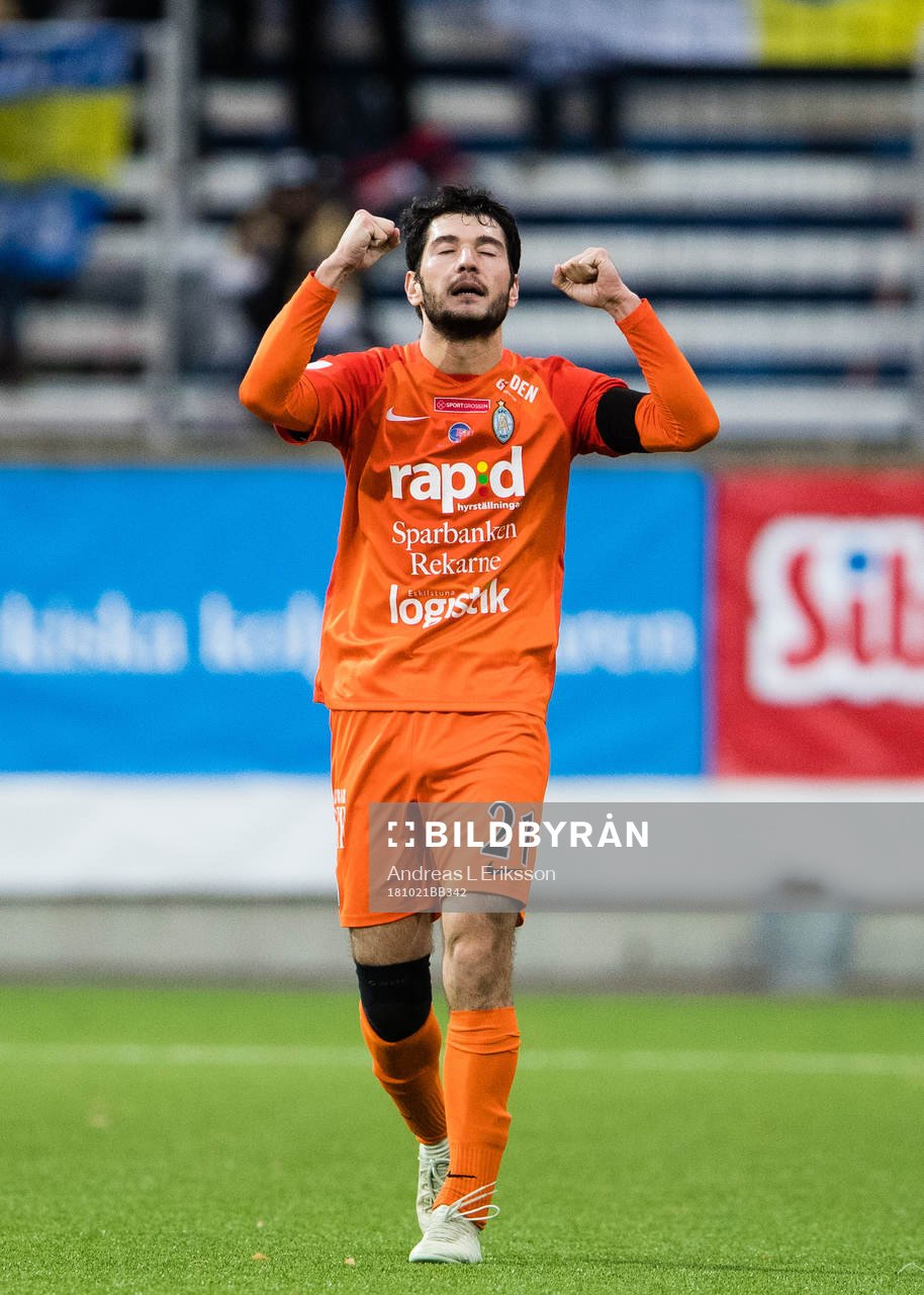 AFC Eskilstunas Anel Rashkaj jublar