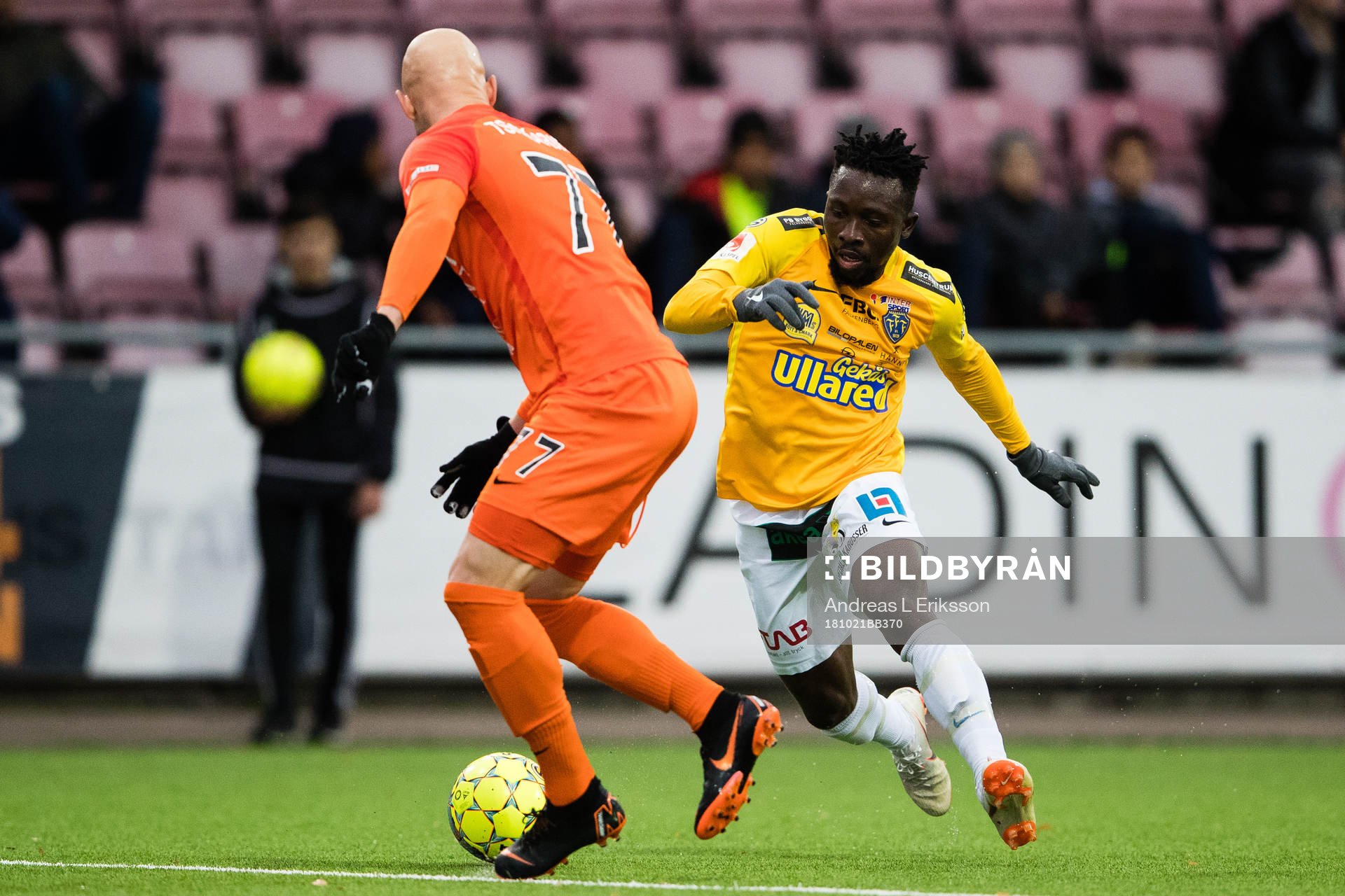AFC Eskilstunas Zourab Tsiskaridze och Falkenbergs Chisom