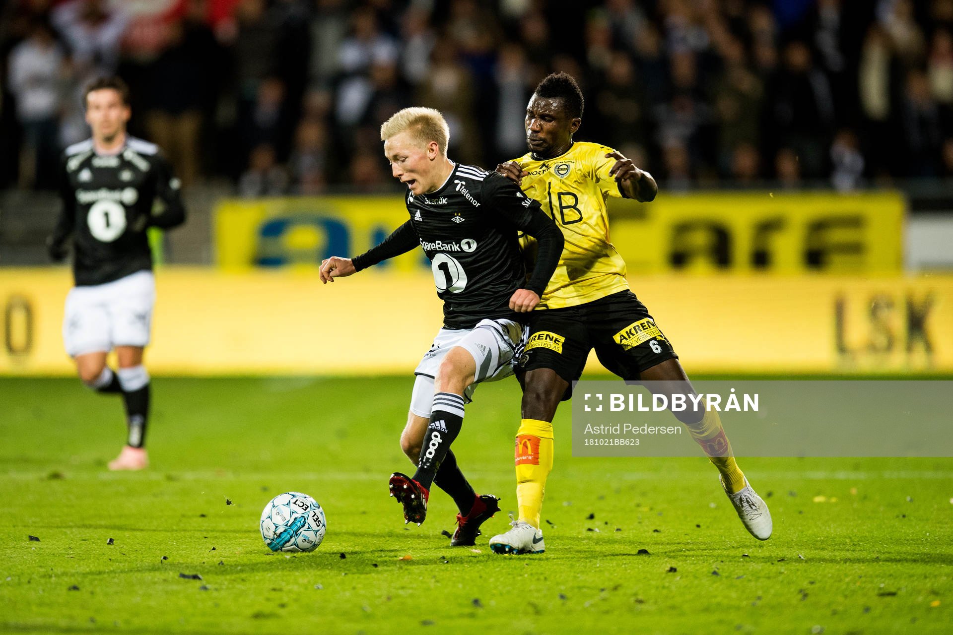 Birger Meling of Rosenborg and Ifeanyi Mathew of Lillestrøm
