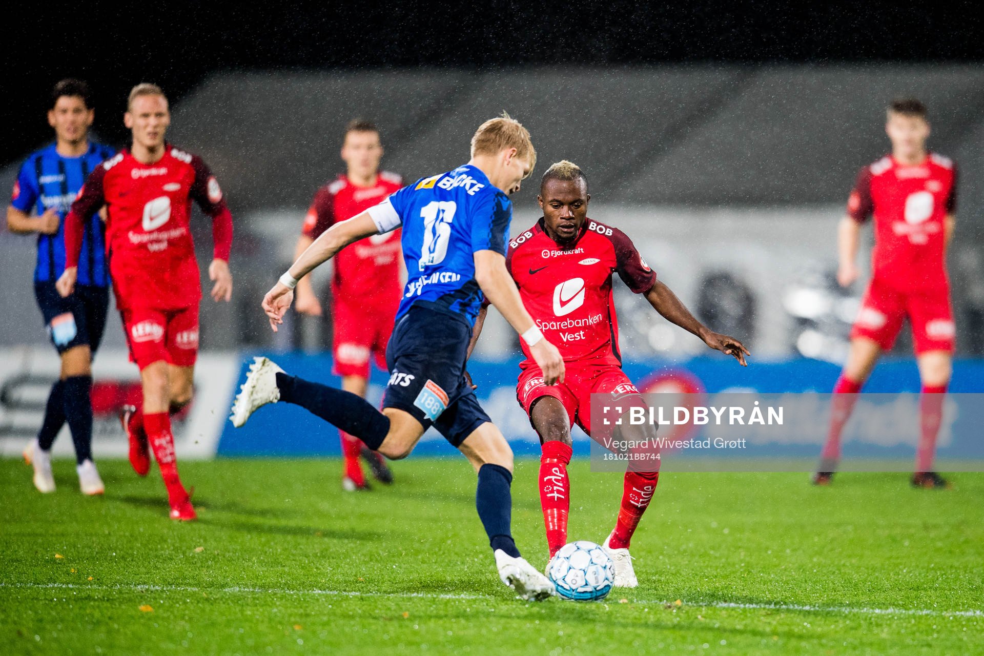 Andreas Hanche-Olsen of Stabæk and Gilbert Koomson of Brann