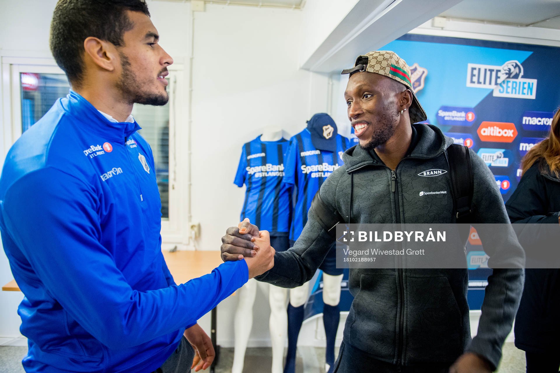 Ohi Omoijuanfo of Stabæk and Daouda Bamba of Brann