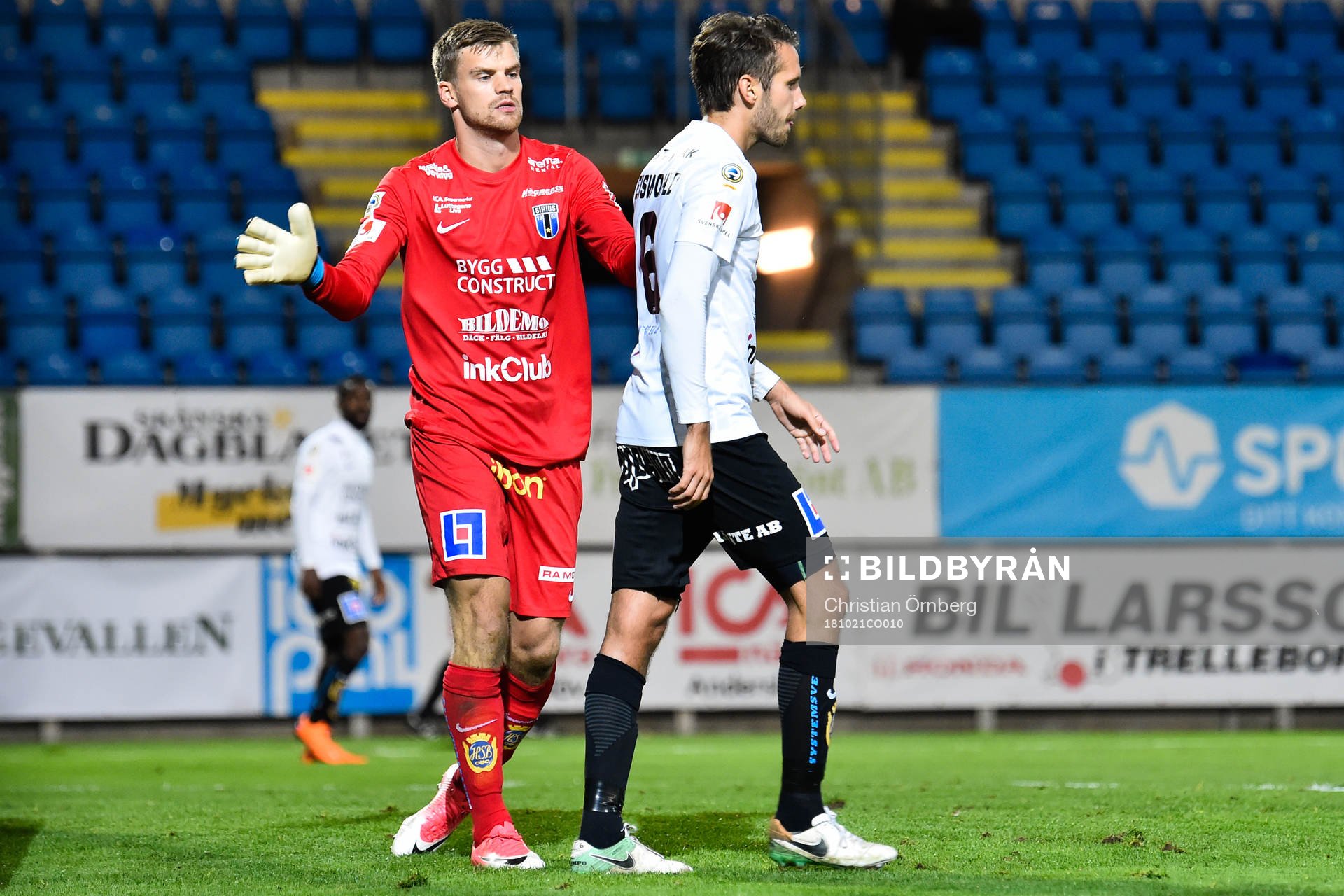 Sirius målvakt Lukas Jonsson och Johan Eiswohld deppar