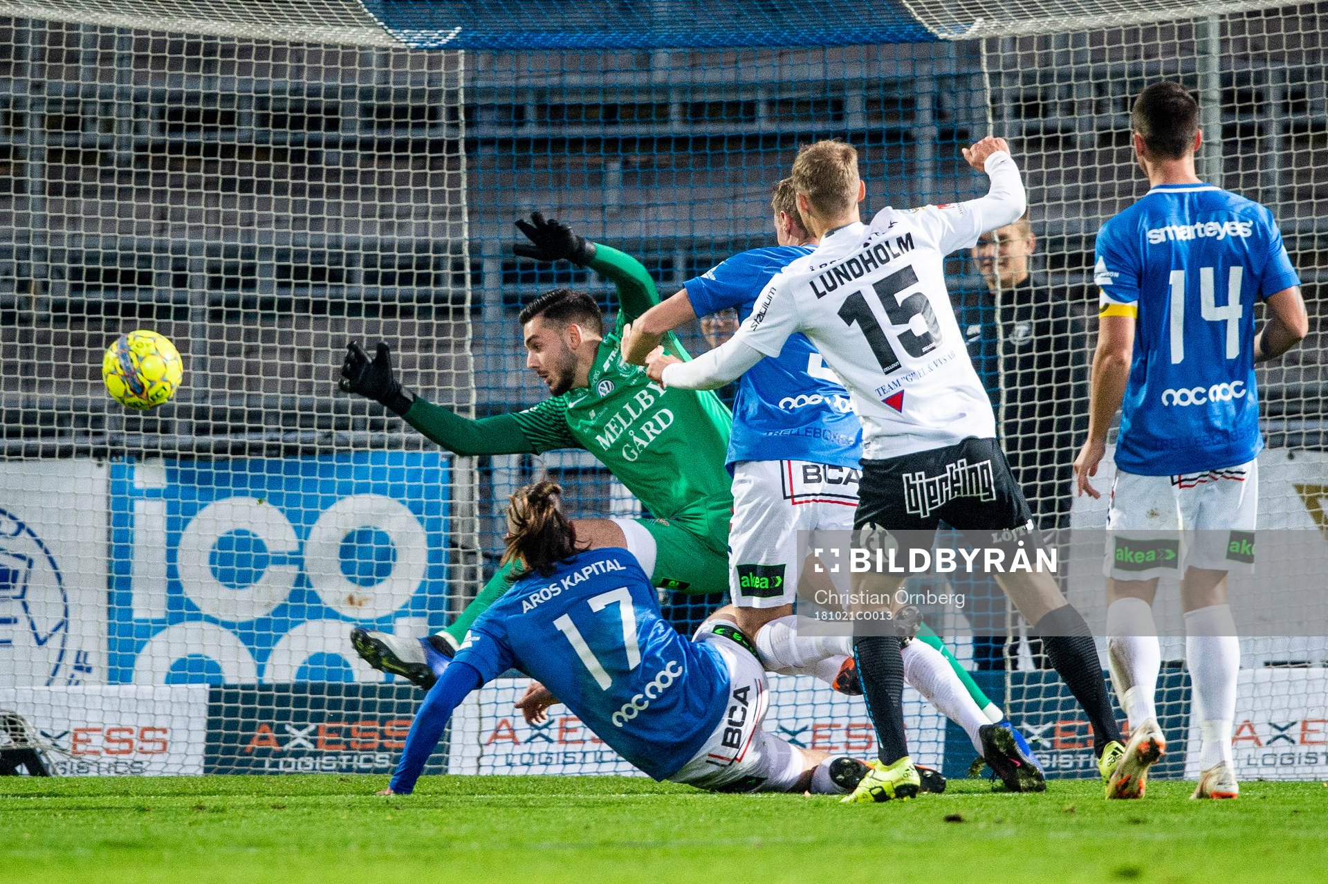 Sirius Sam Lundholm gör 1-0 på Trelleborgs målvakt Marko