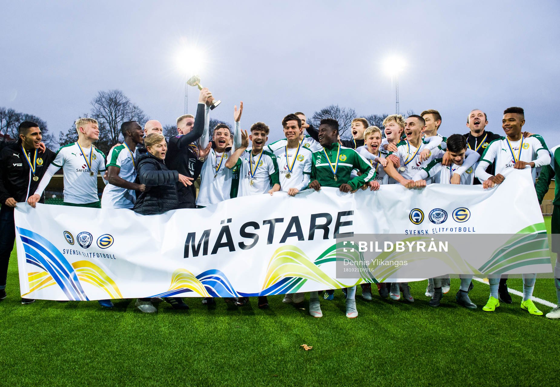 Hammarby vinner SM-Guld, här med mästarbanderollen